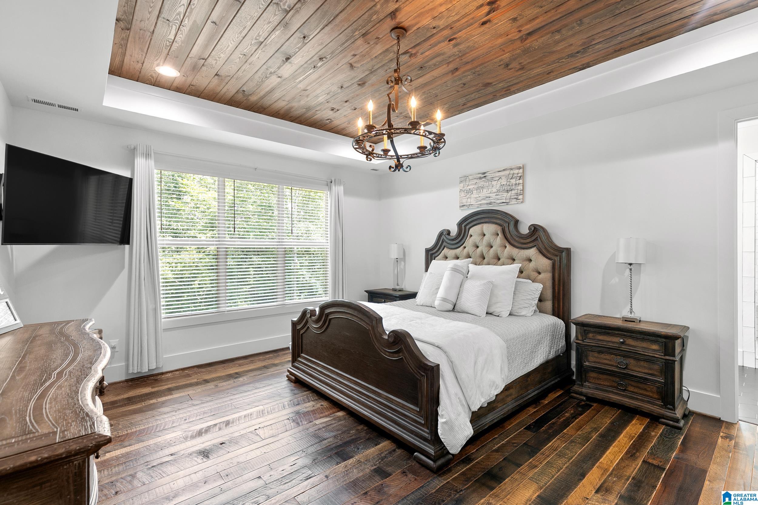 5805 DEERFOOT COURT