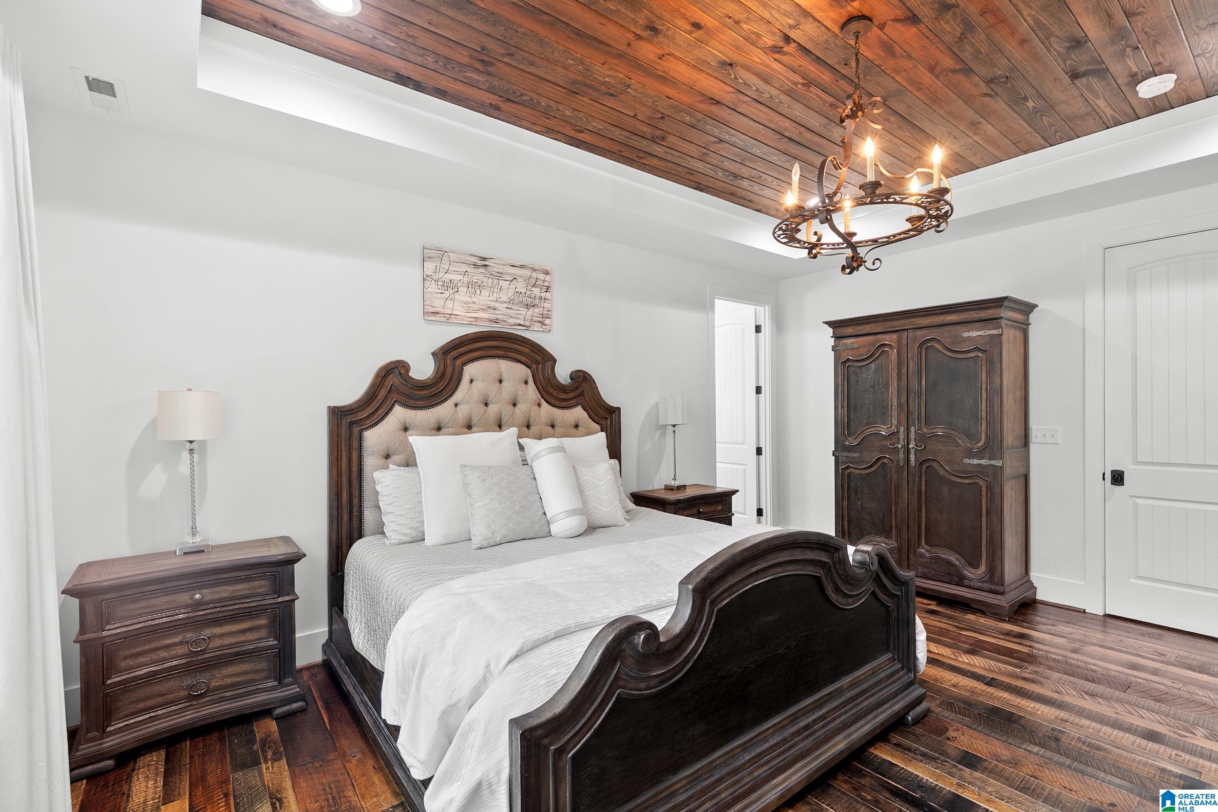 5805 DEERFOOT COURT