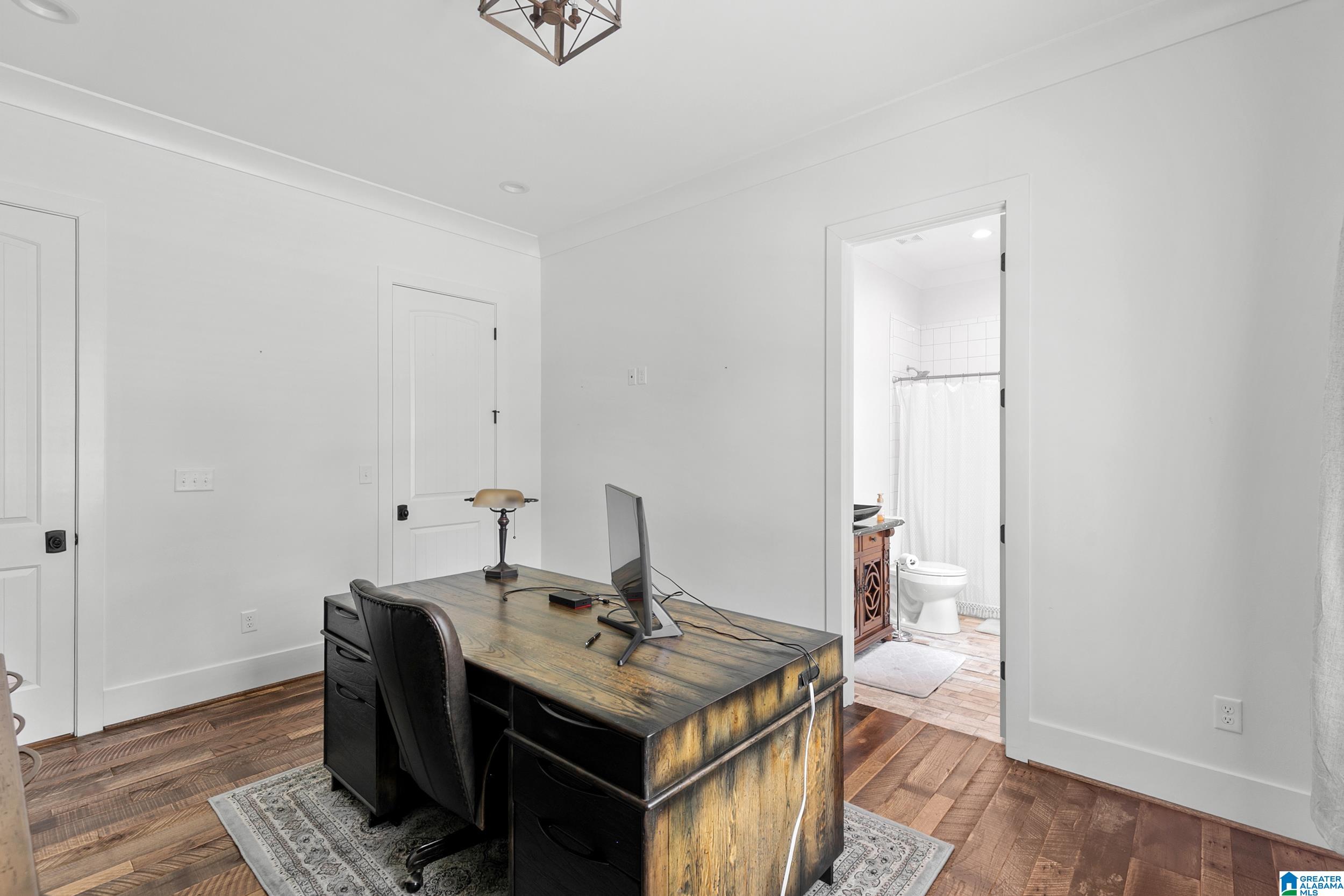 5805 DEERFOOT COURT