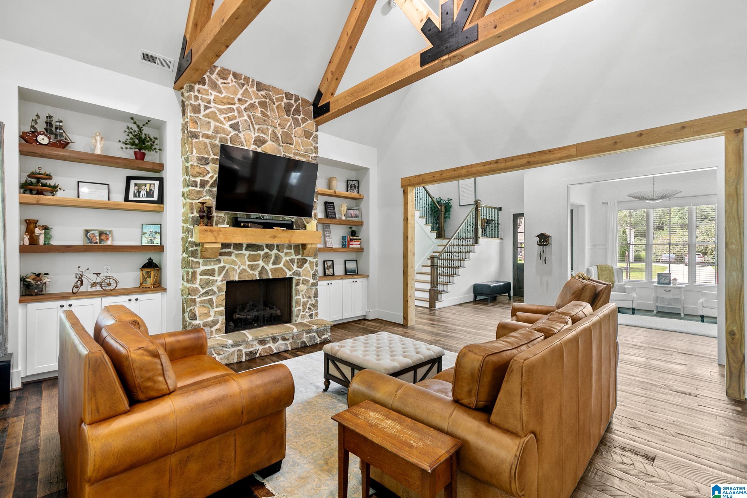 5805 DEERFOOT COURT