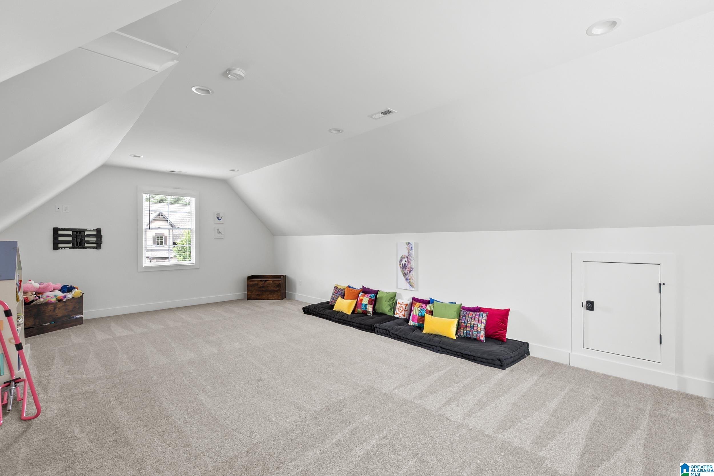 5805 DEERFOOT COURT