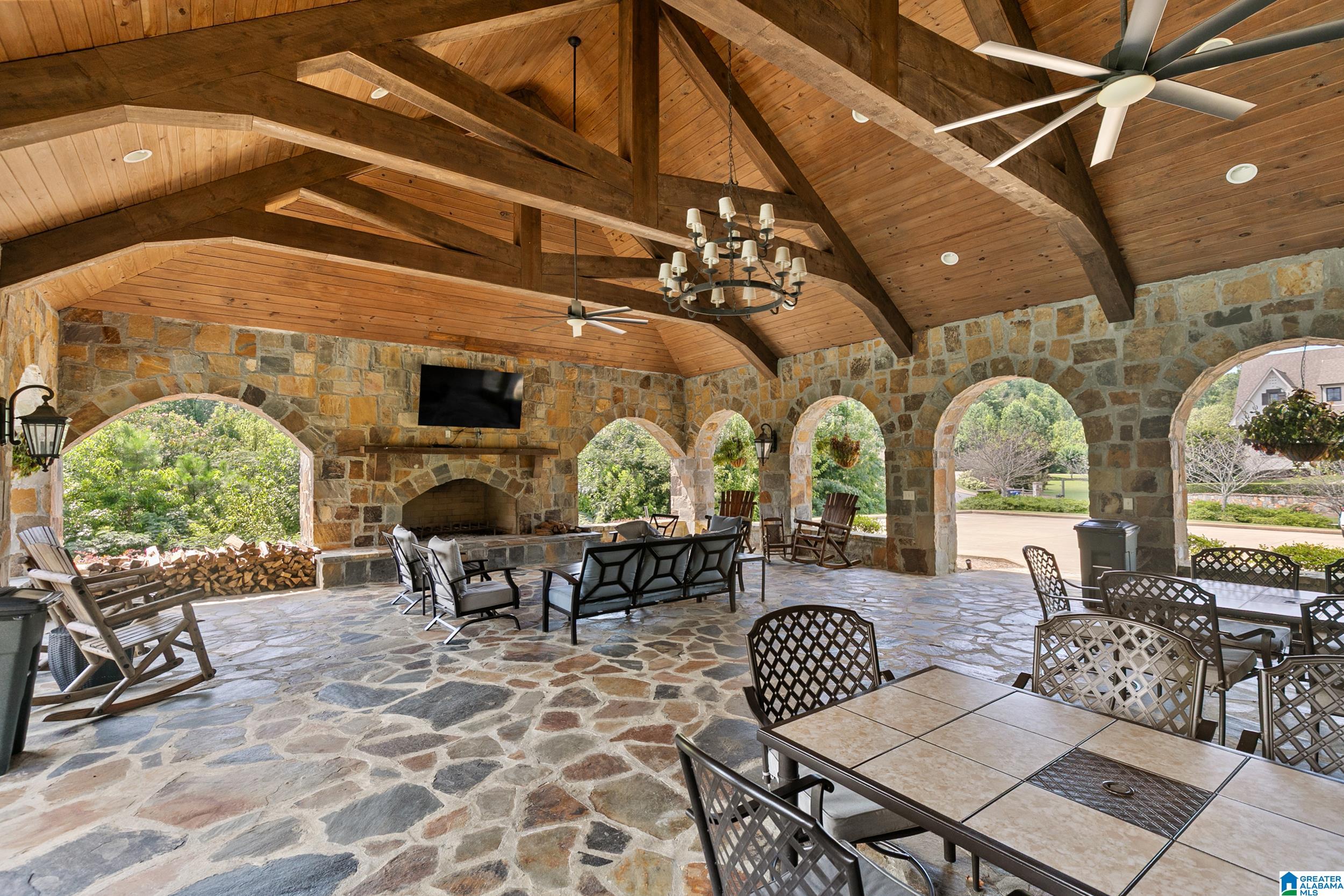 5805 DEERFOOT COURT