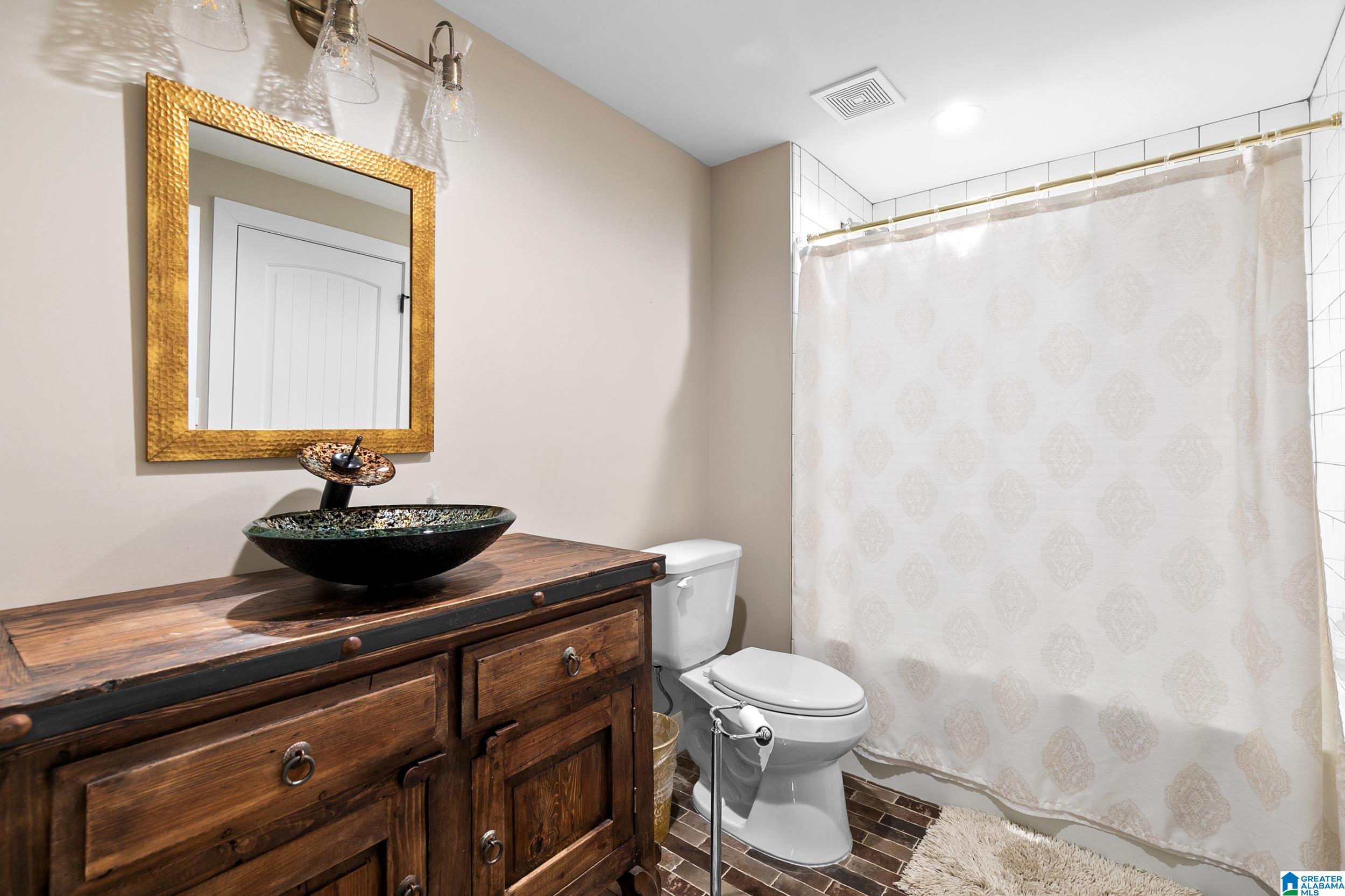 5805 DEERFOOT COURT