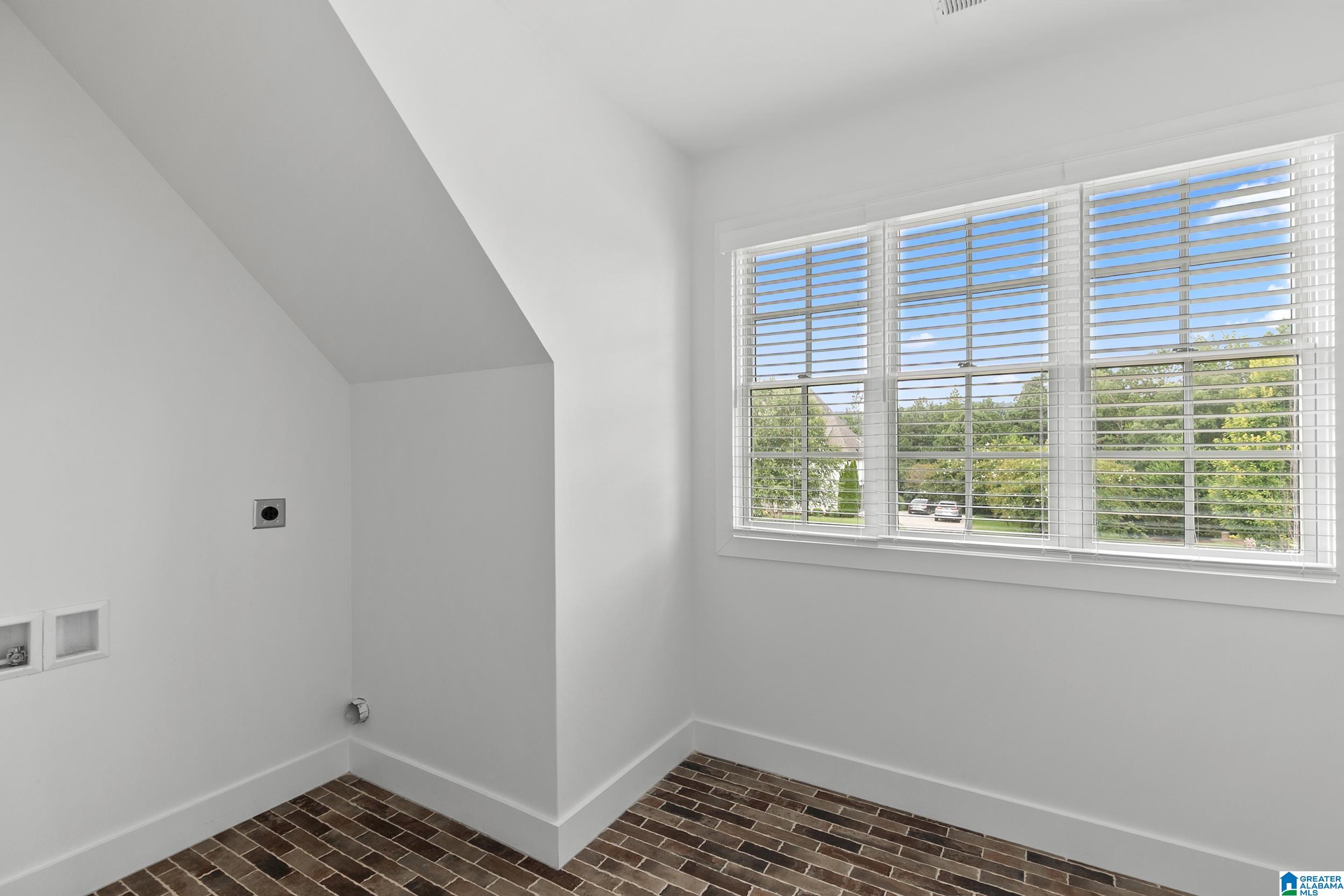 5805 DEERFOOT COURT