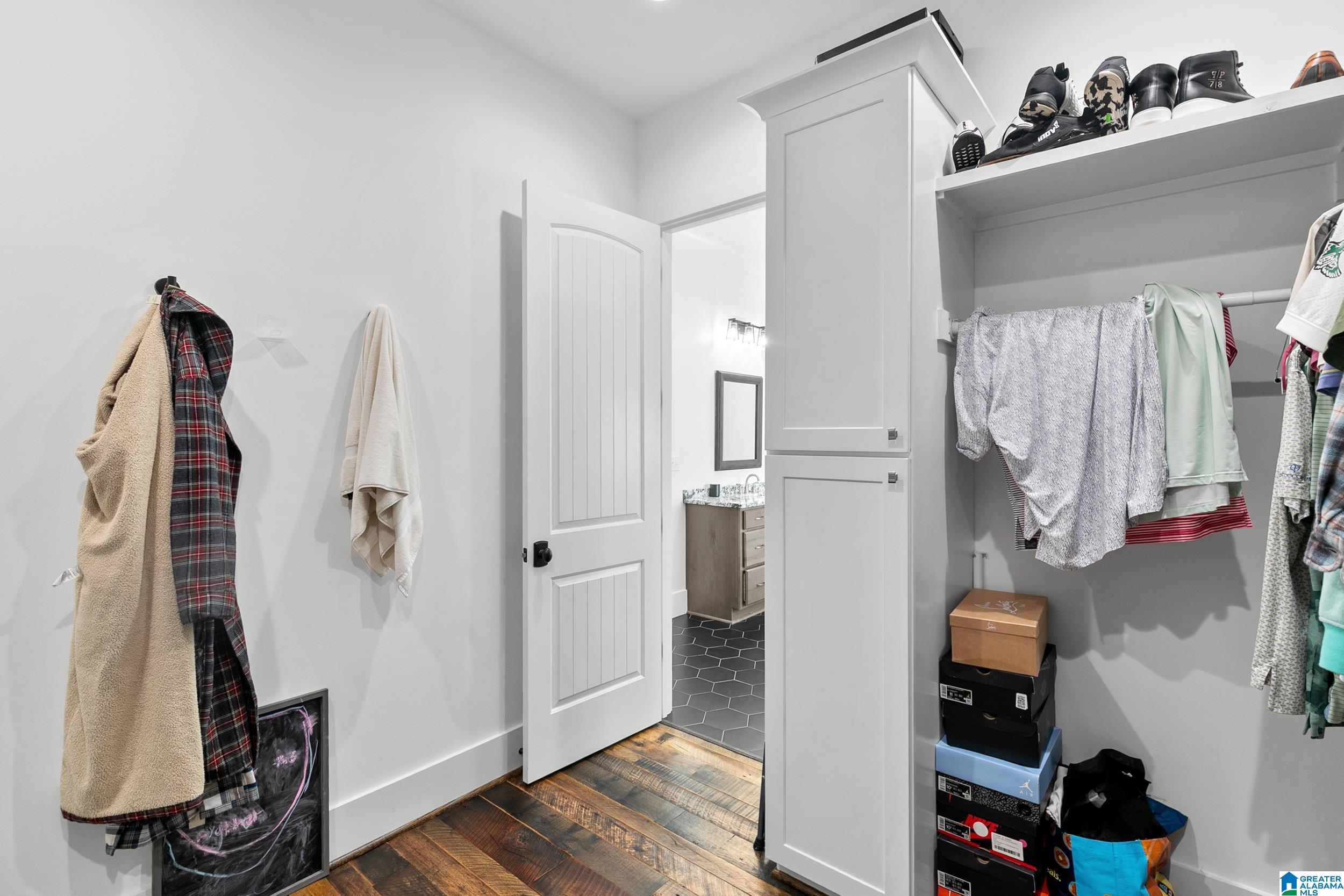 5805 DEERFOOT COURT