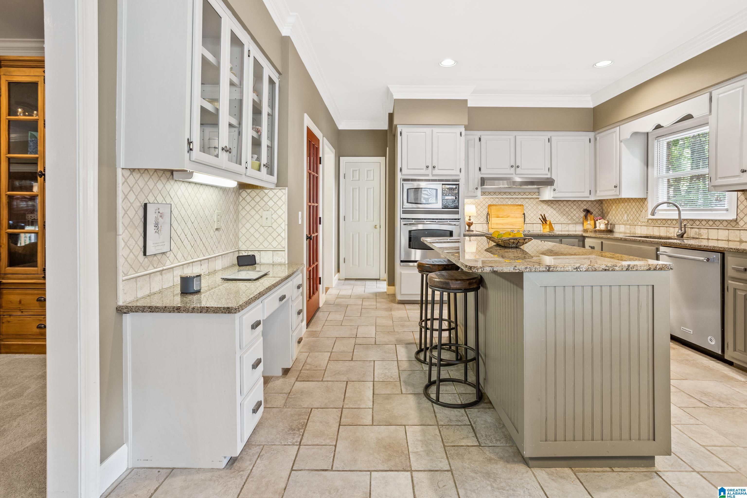 5117 WILLOW WAY