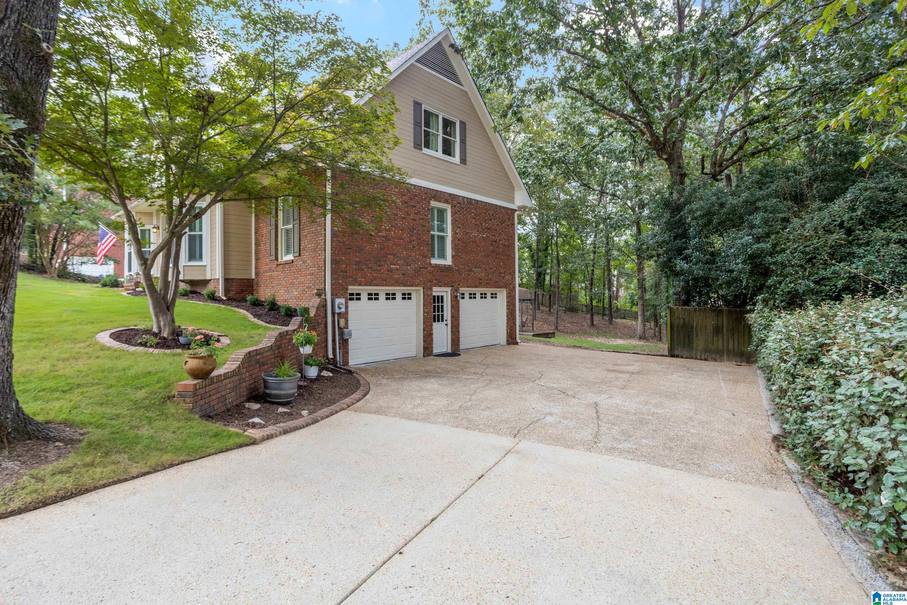 5117 WILLOW WAY