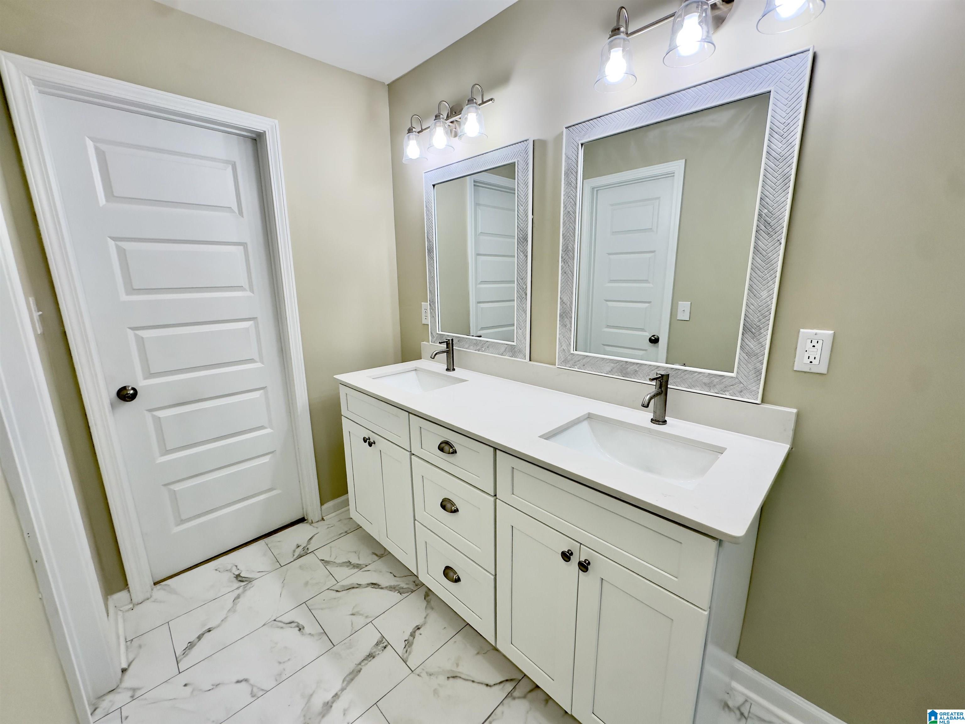 2440 WHITE OAK TRAIL