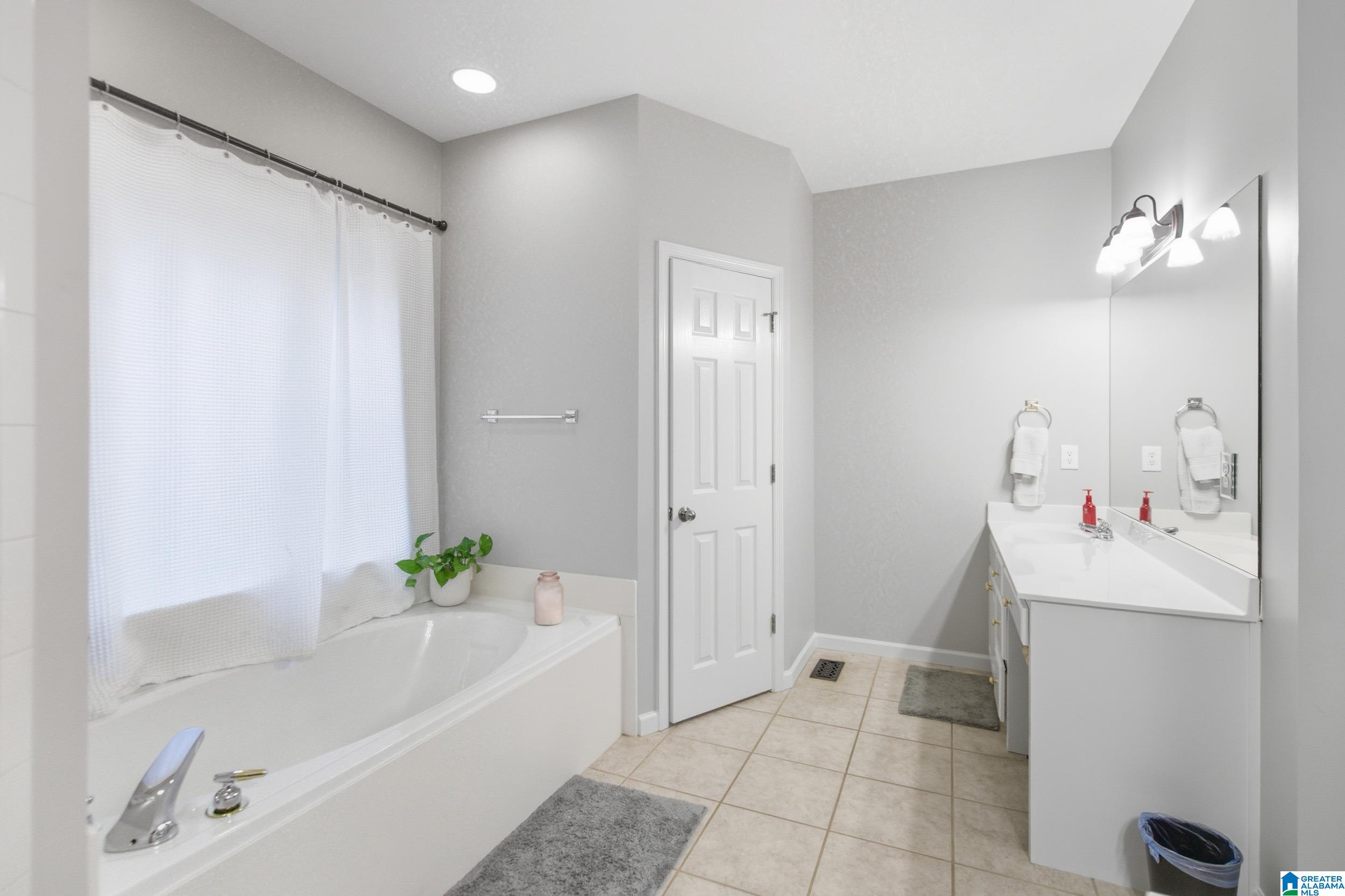 7524 LAKE VISTA DRIVE