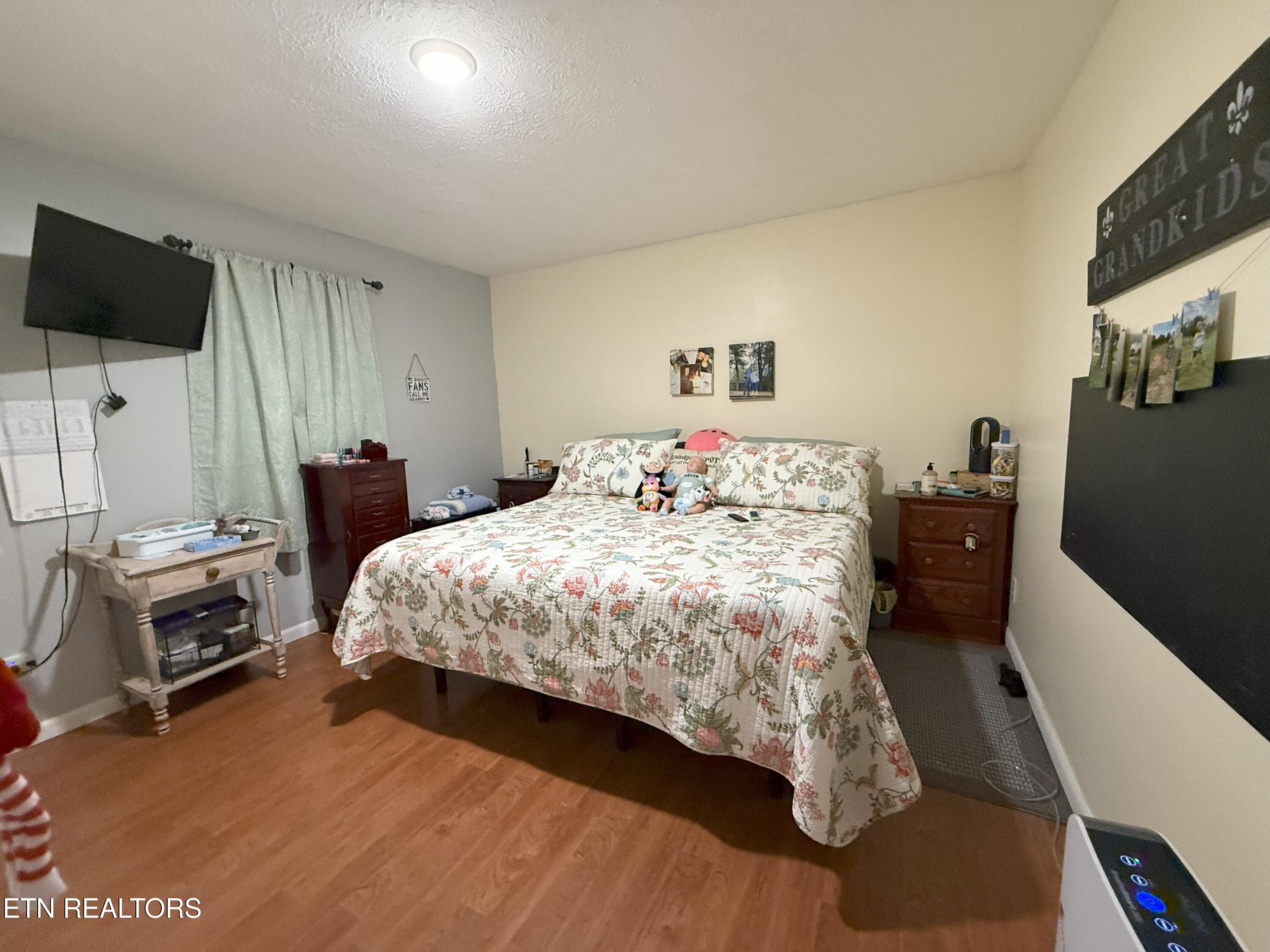 6105 S South York Hwy