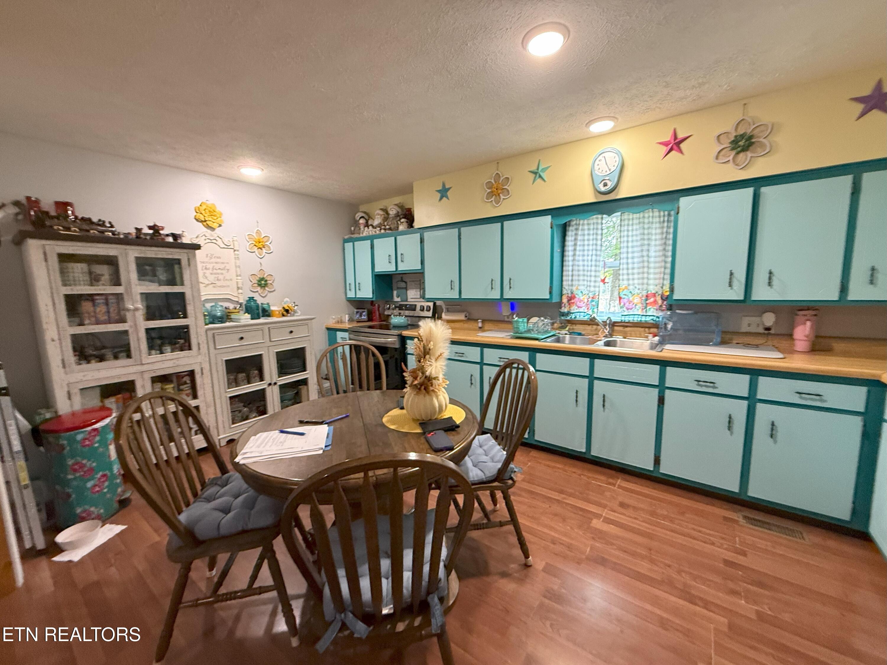 6105 S South York Hwy