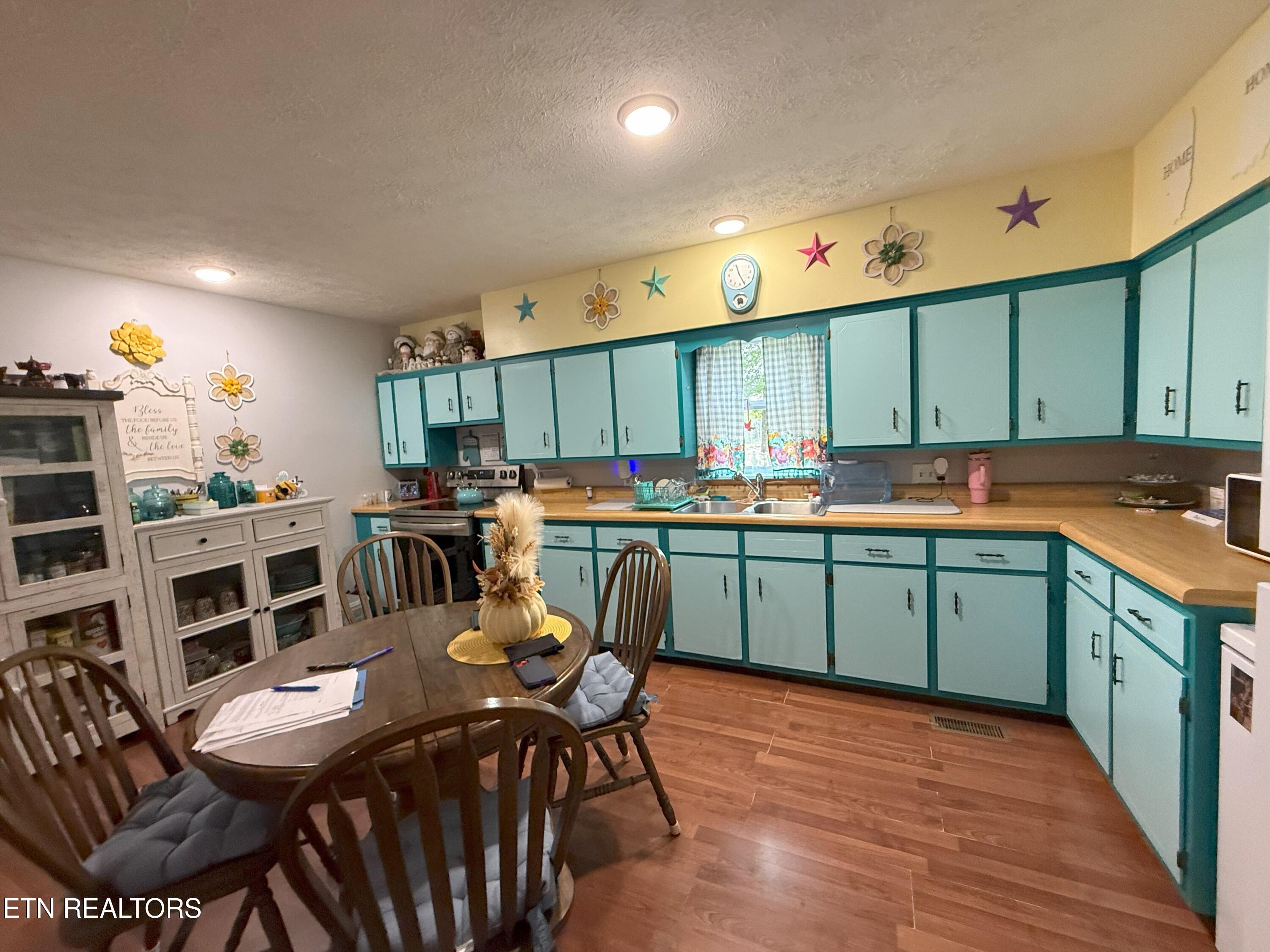 6105 S South York Hwy