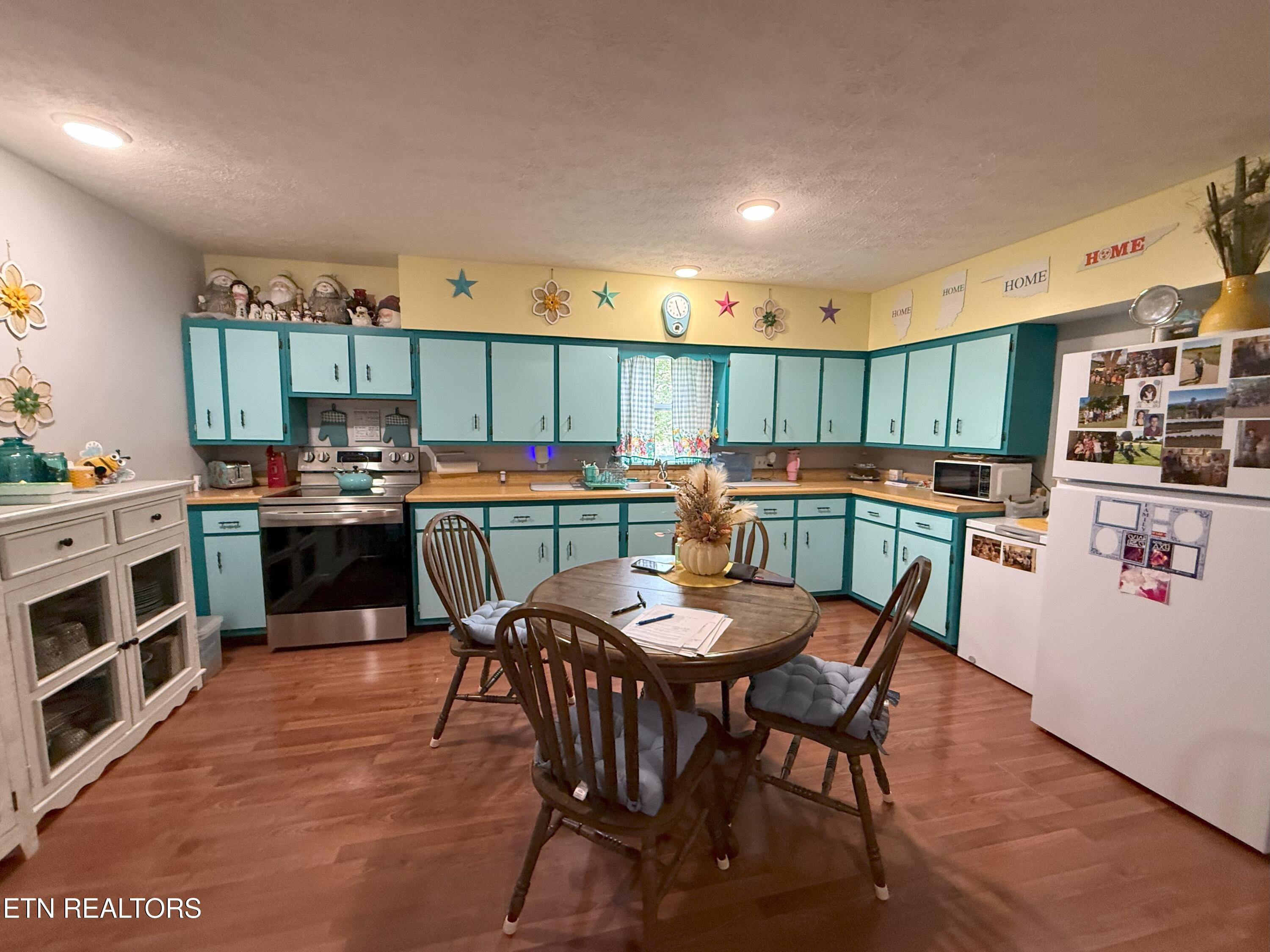 6105 S South York Hwy