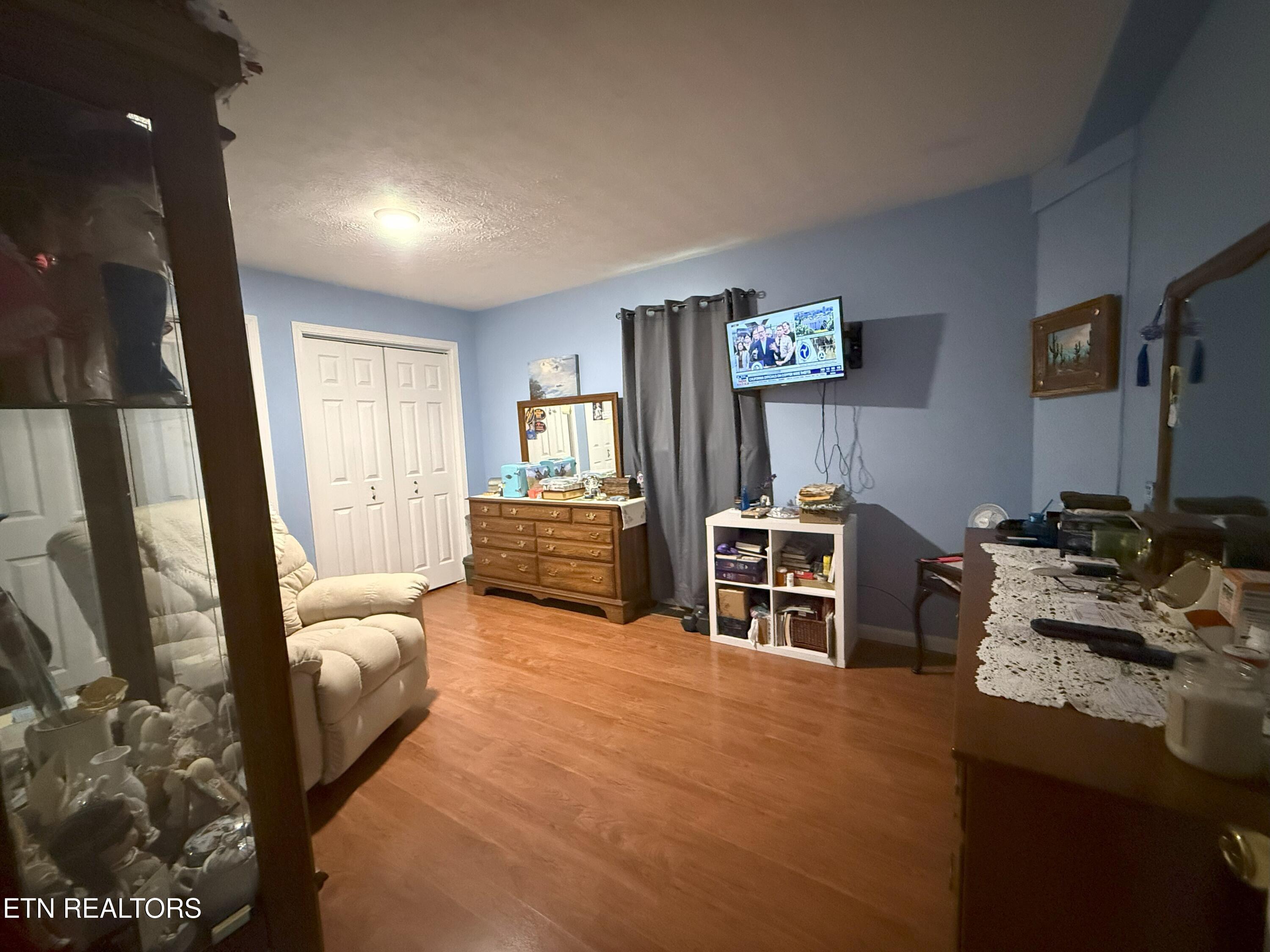 6105 S South York Hwy