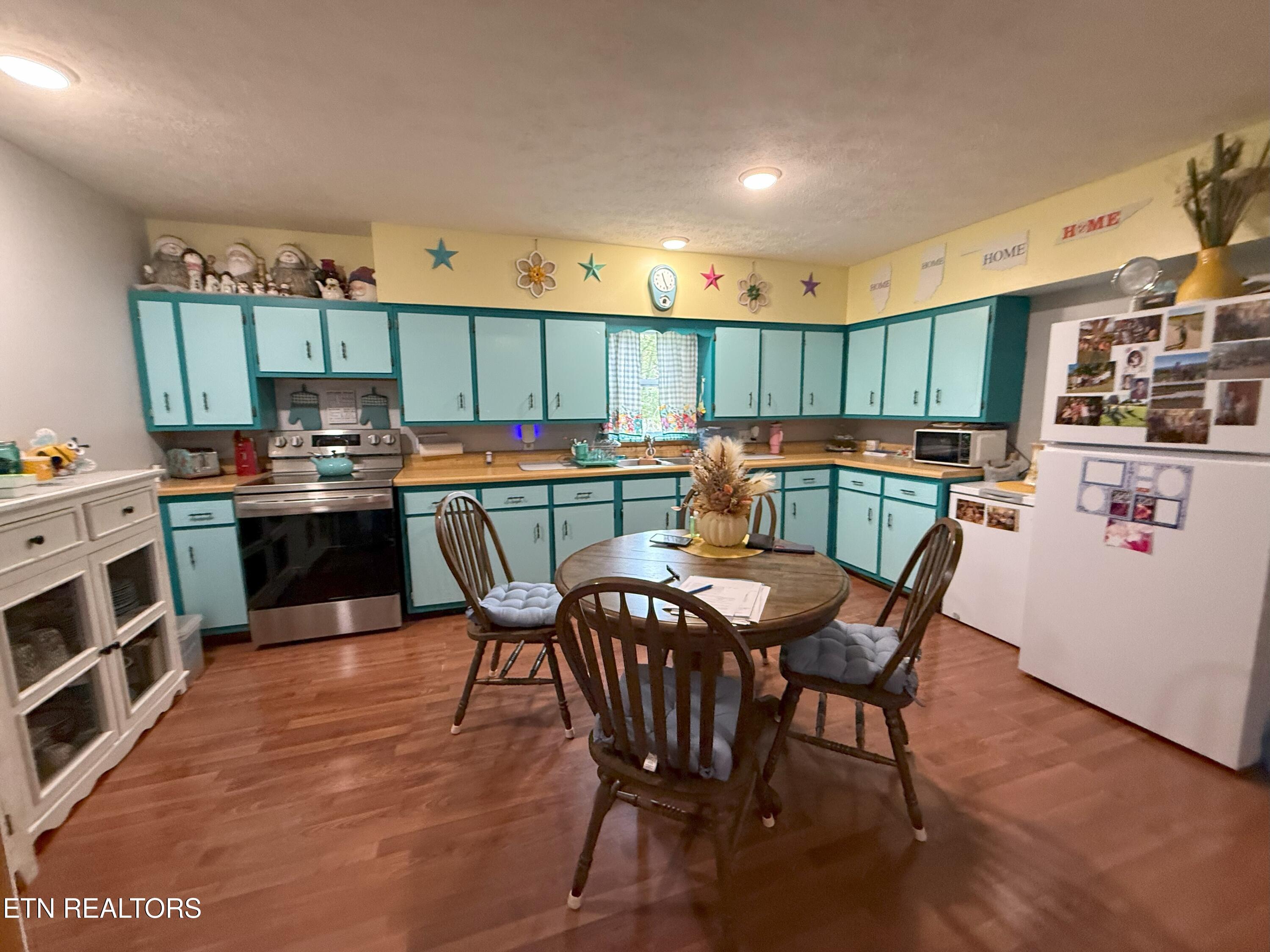 6105 S South York Hwy