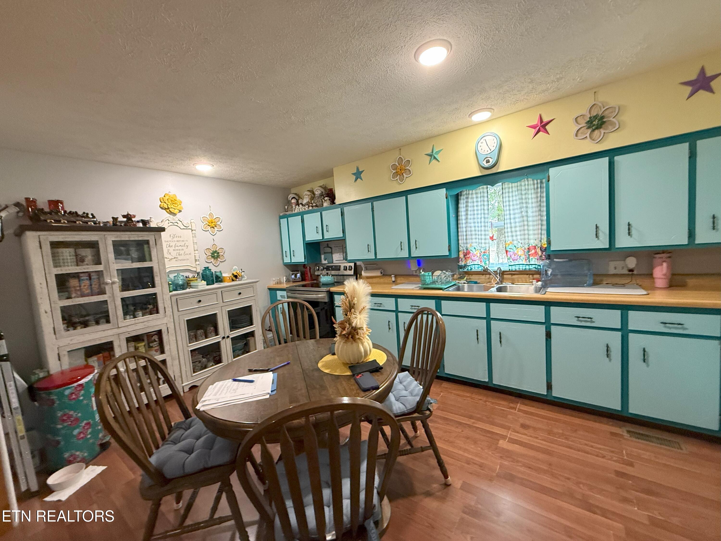 6105 S South York Hwy