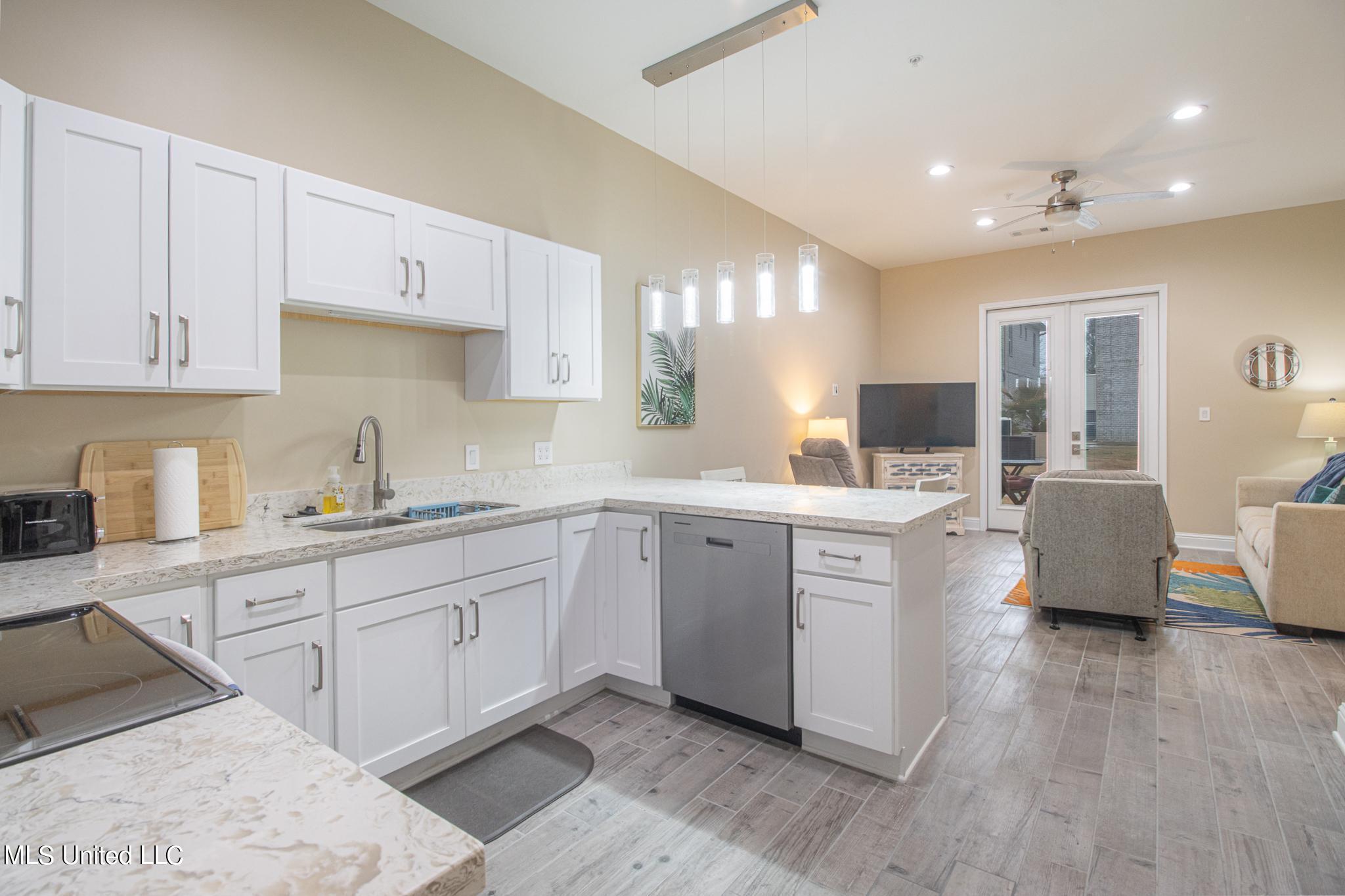 225 Winter Garden Estates, B3