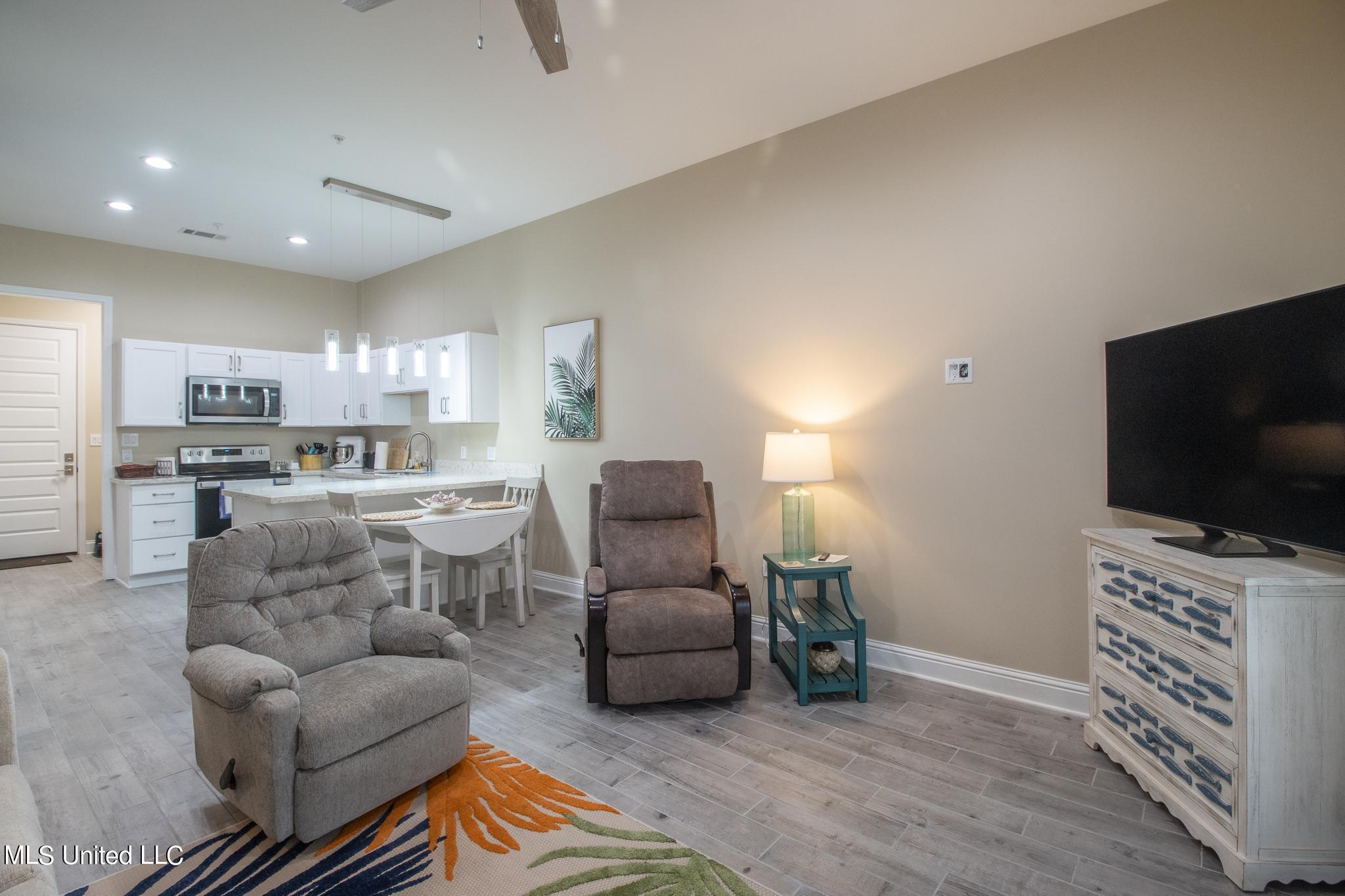 225 Winter Garden Estates, B3