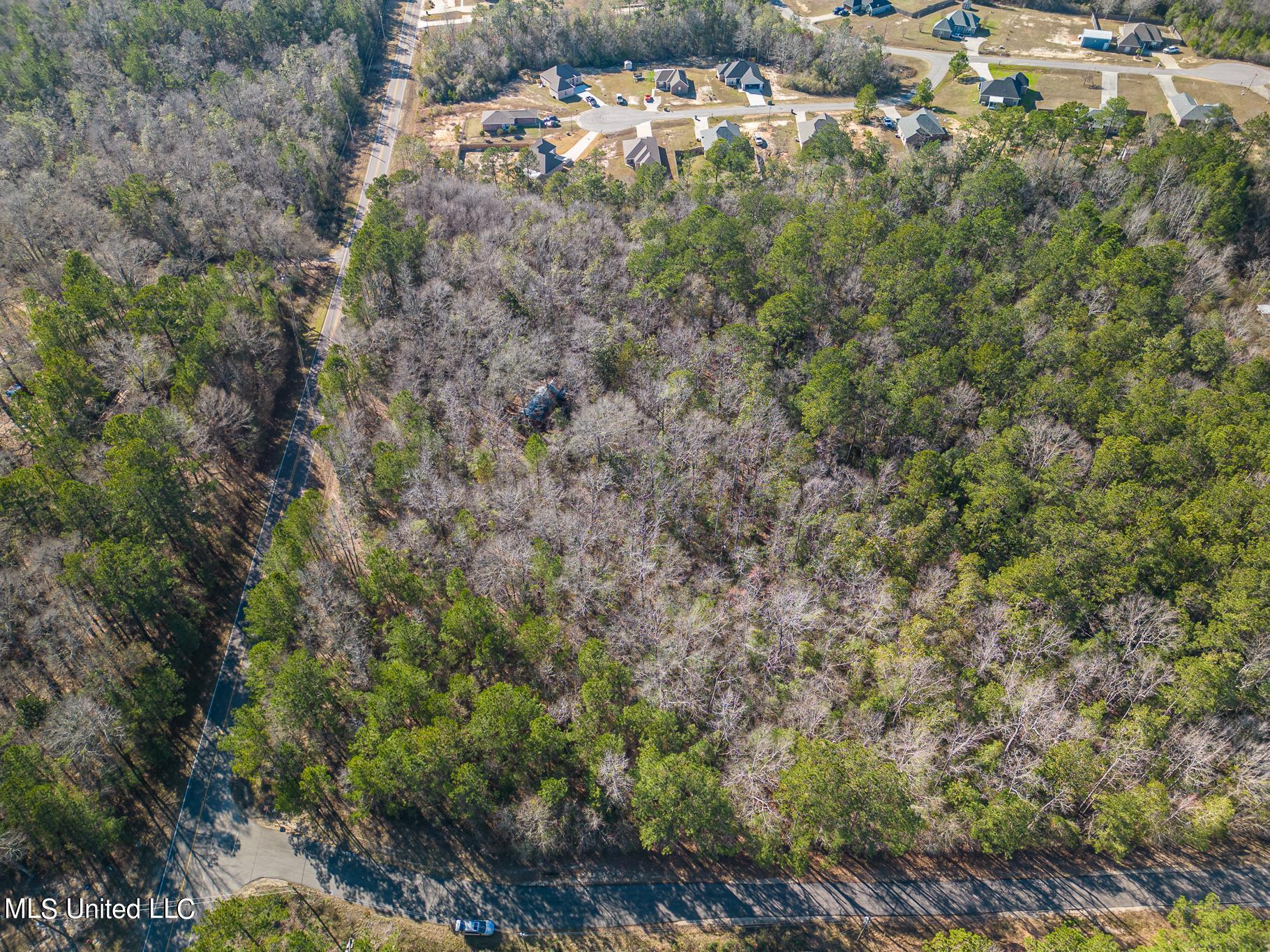 E Mchenry Road, McHenry