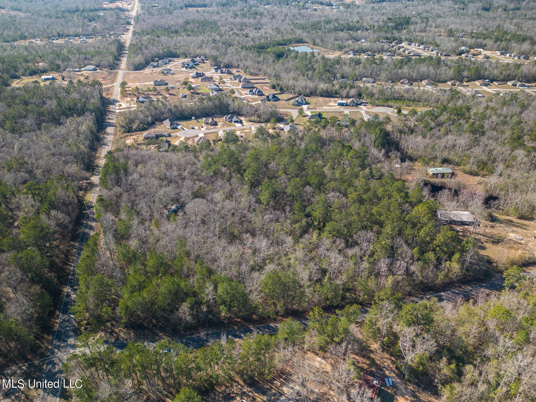 E Mchenry Road, McHenry