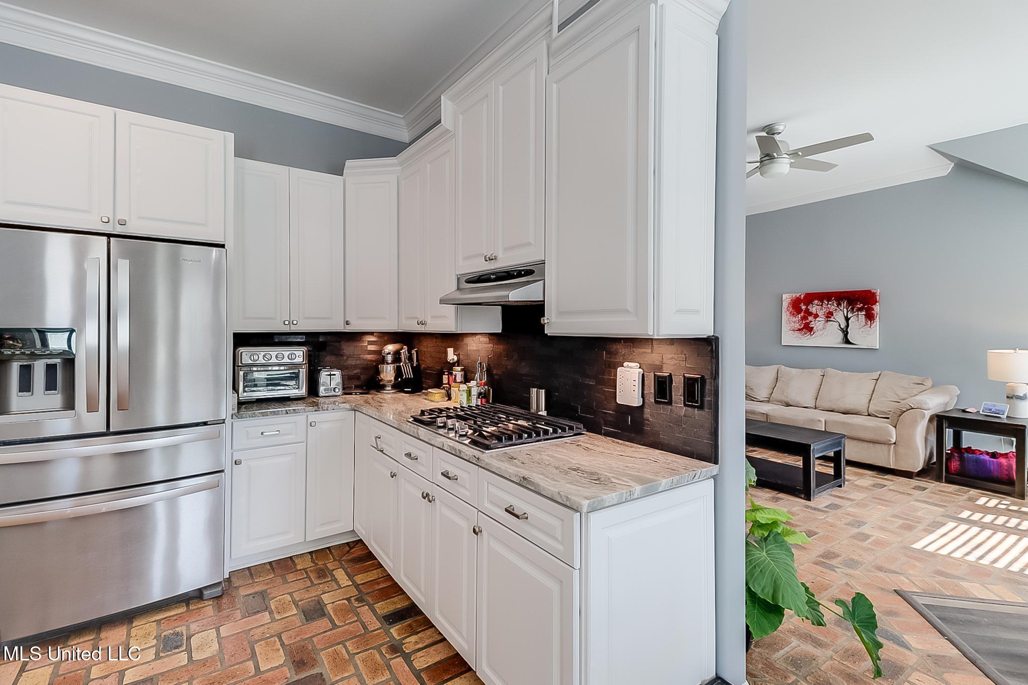 2439 W Shore Drive
