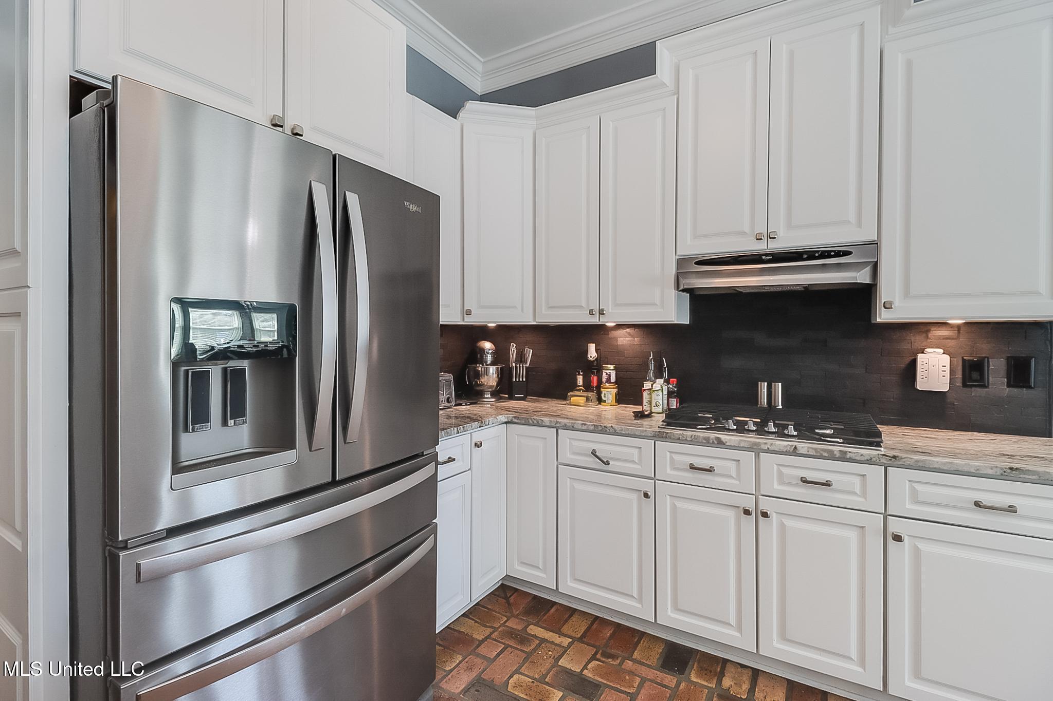 2439 W Shore Drive