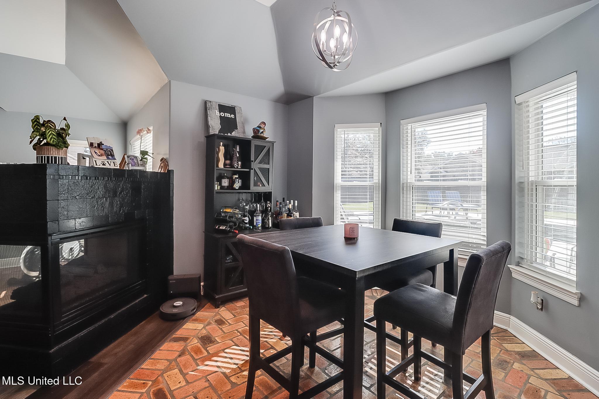2439 W Shore Drive