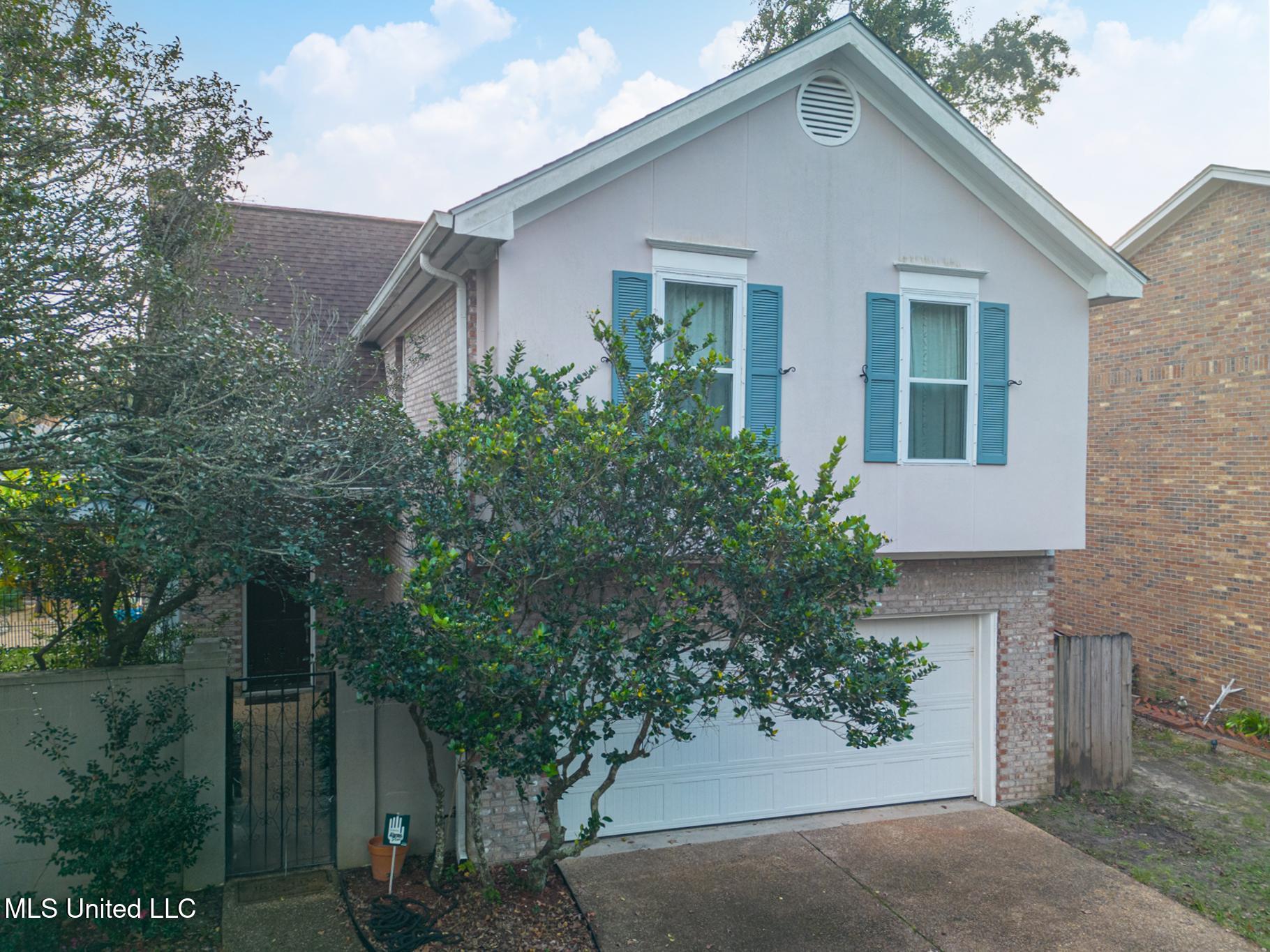 2621 Rue Palafox