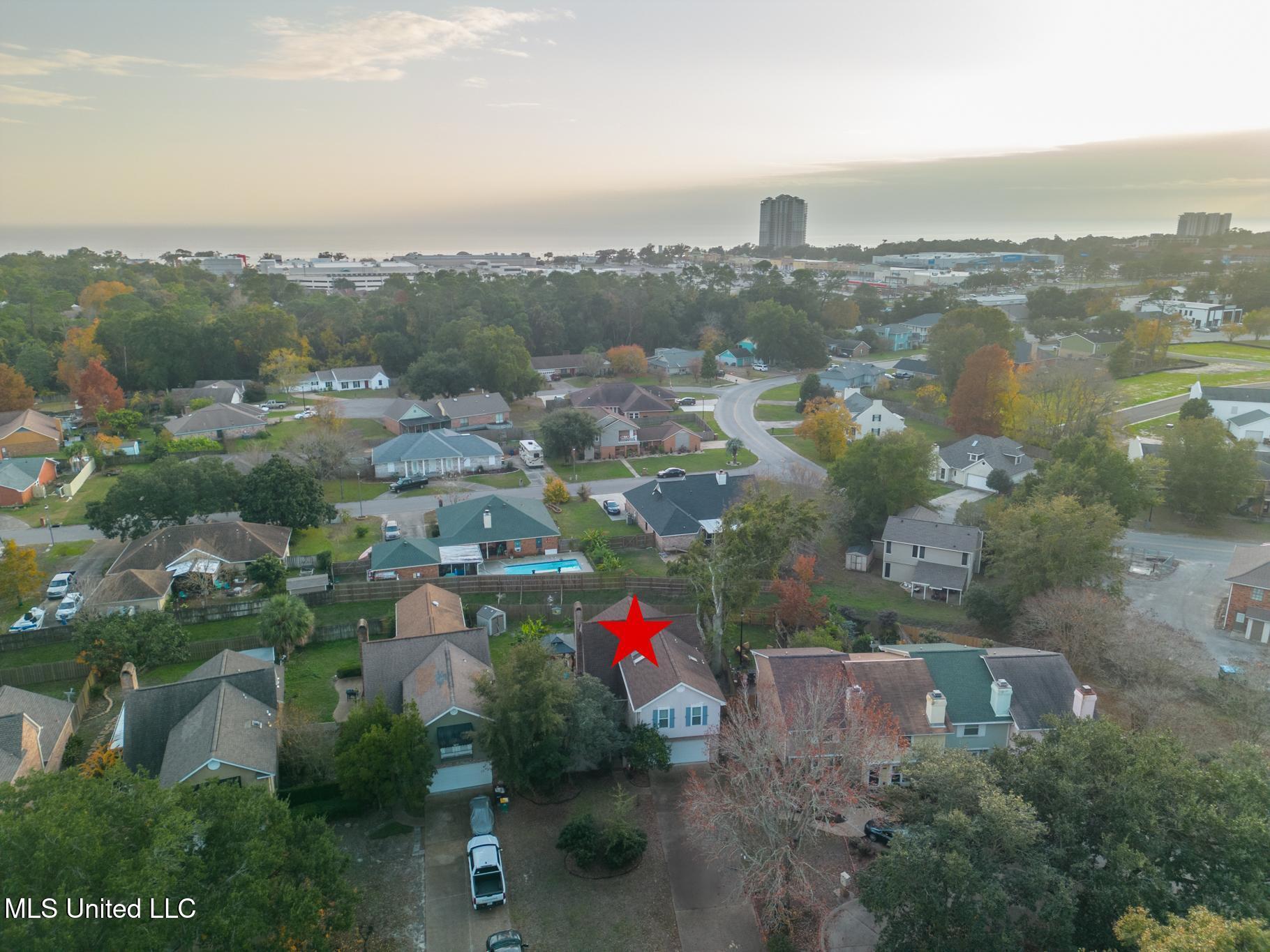 2621 Rue Palafox