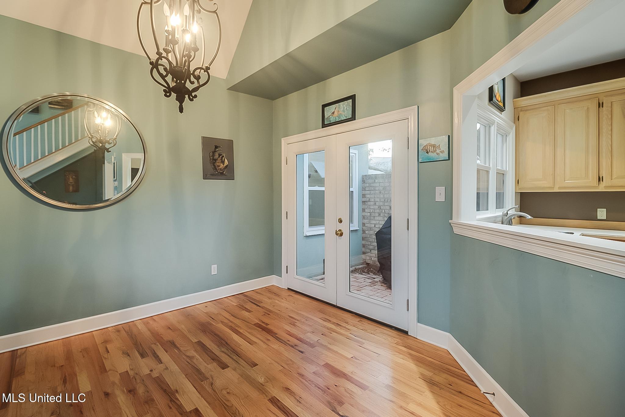 2621 Rue Palafox