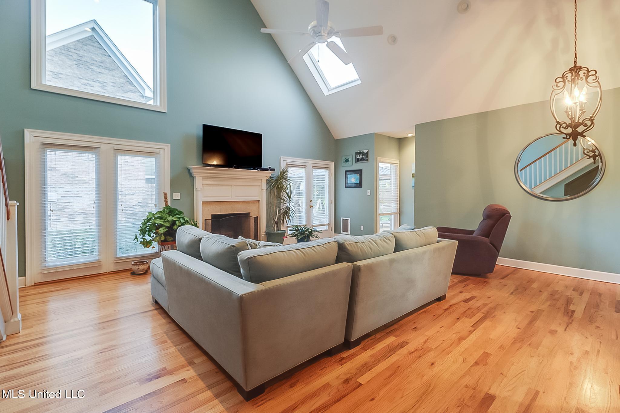2621 Rue Palafox