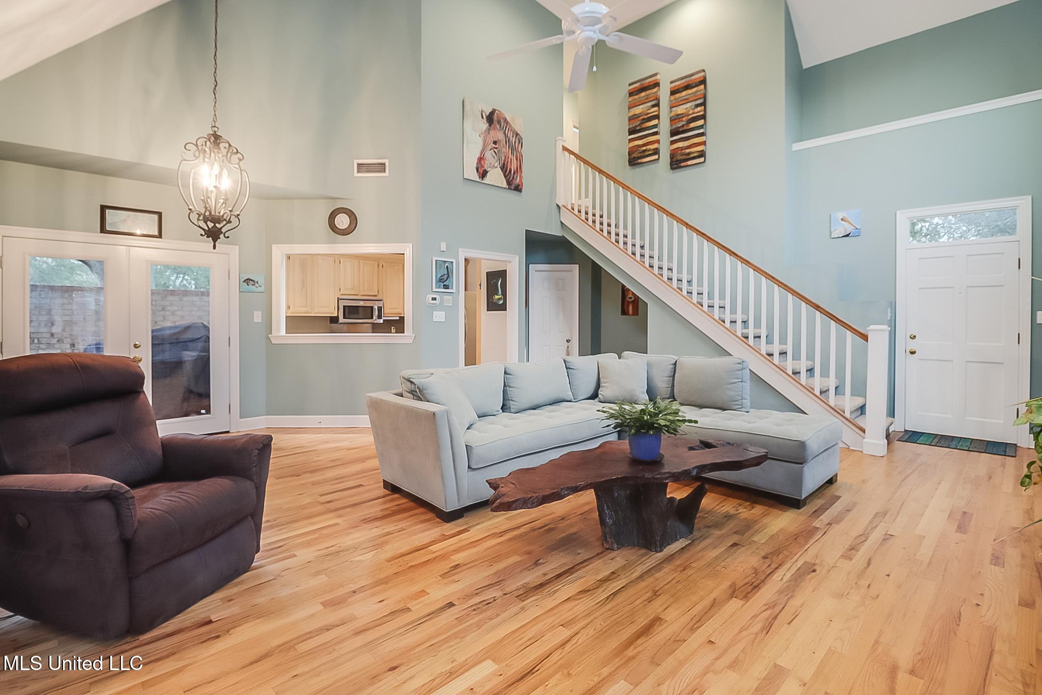 2621 Rue Palafox