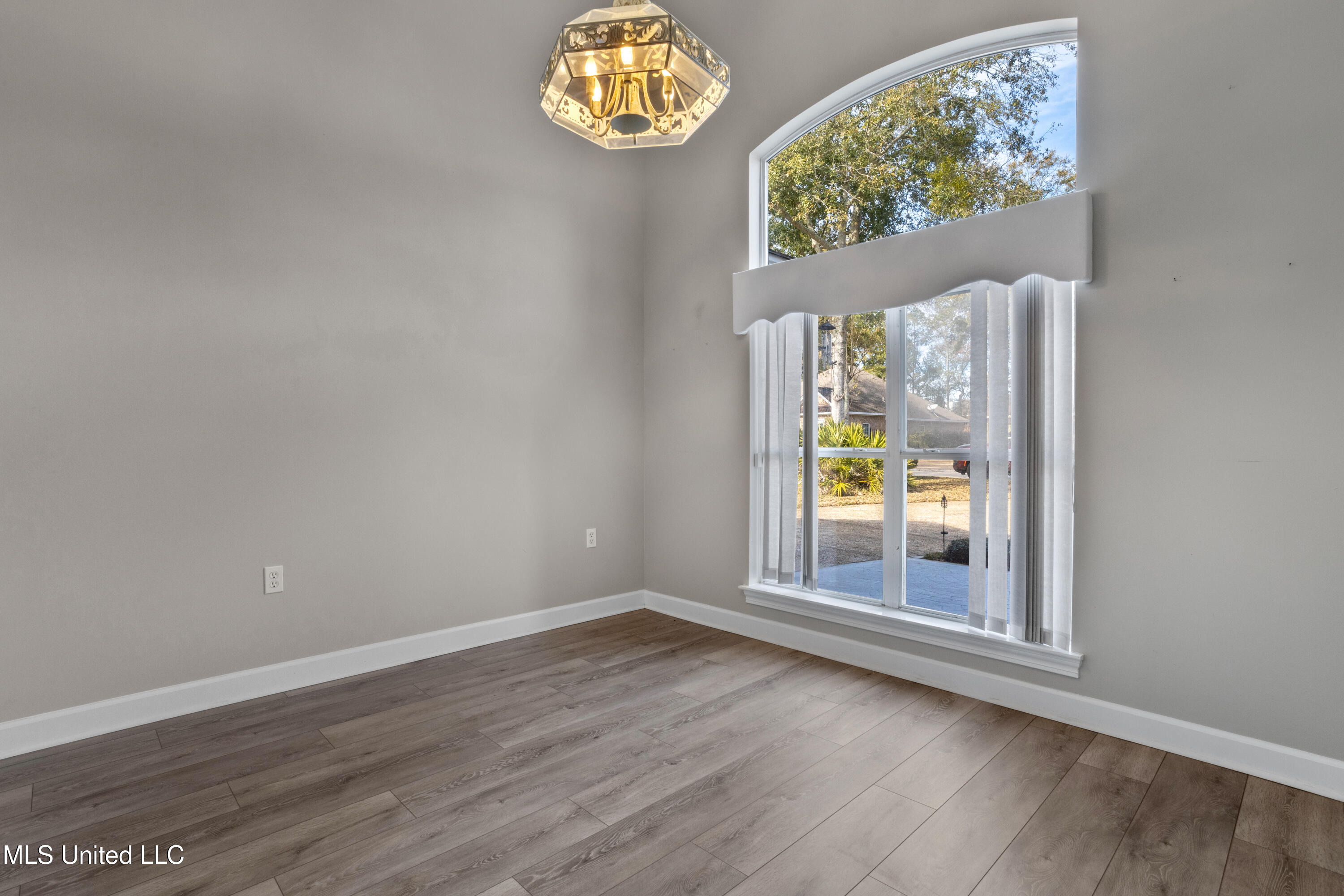 2559 Rue Palafox