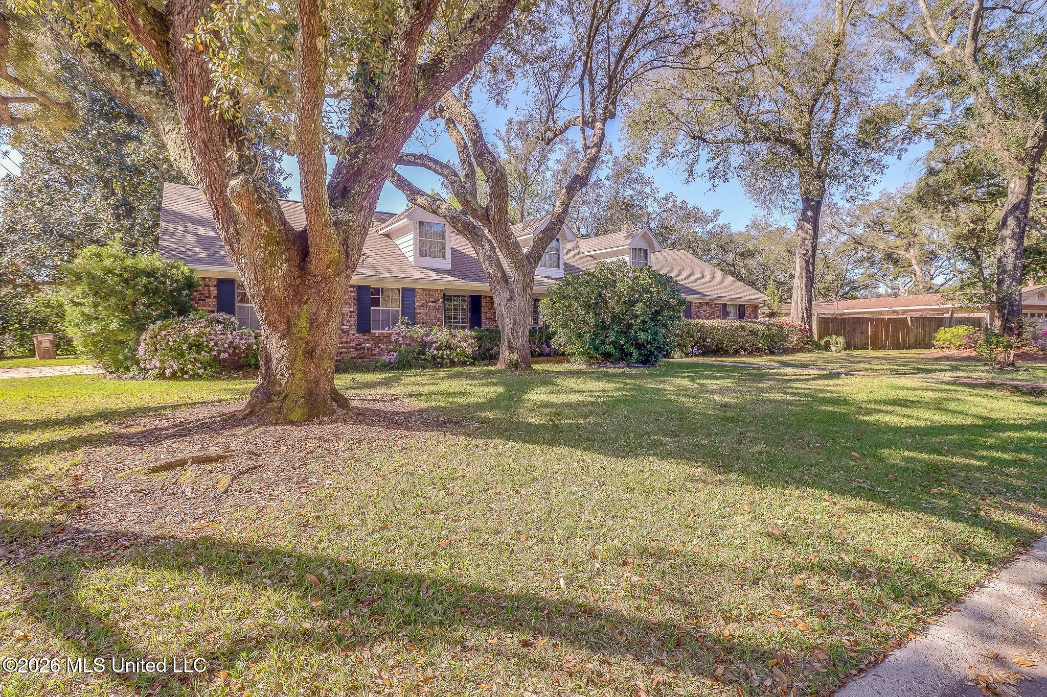 350 Oakridge Circle