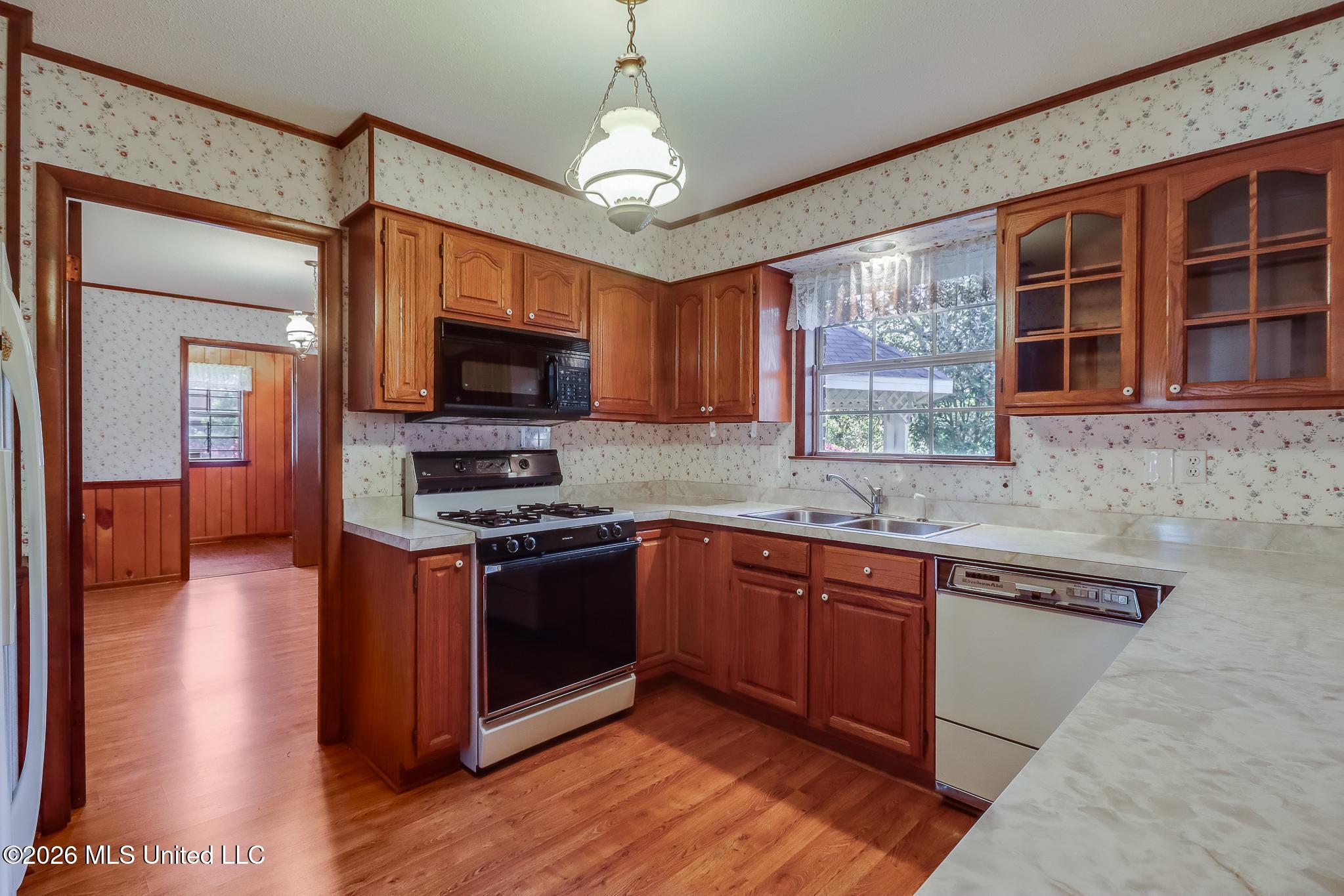 350 Oakridge Circle
