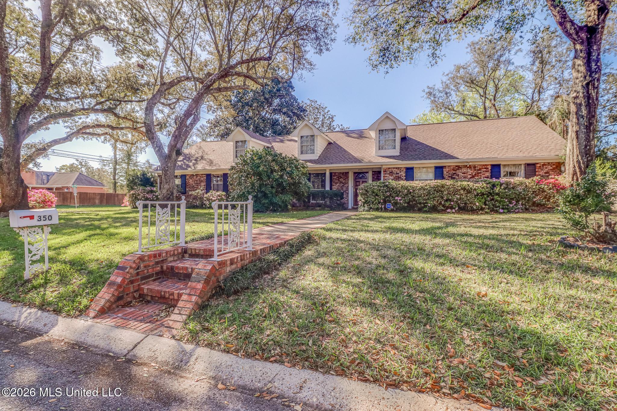 350 Oakridge Circle