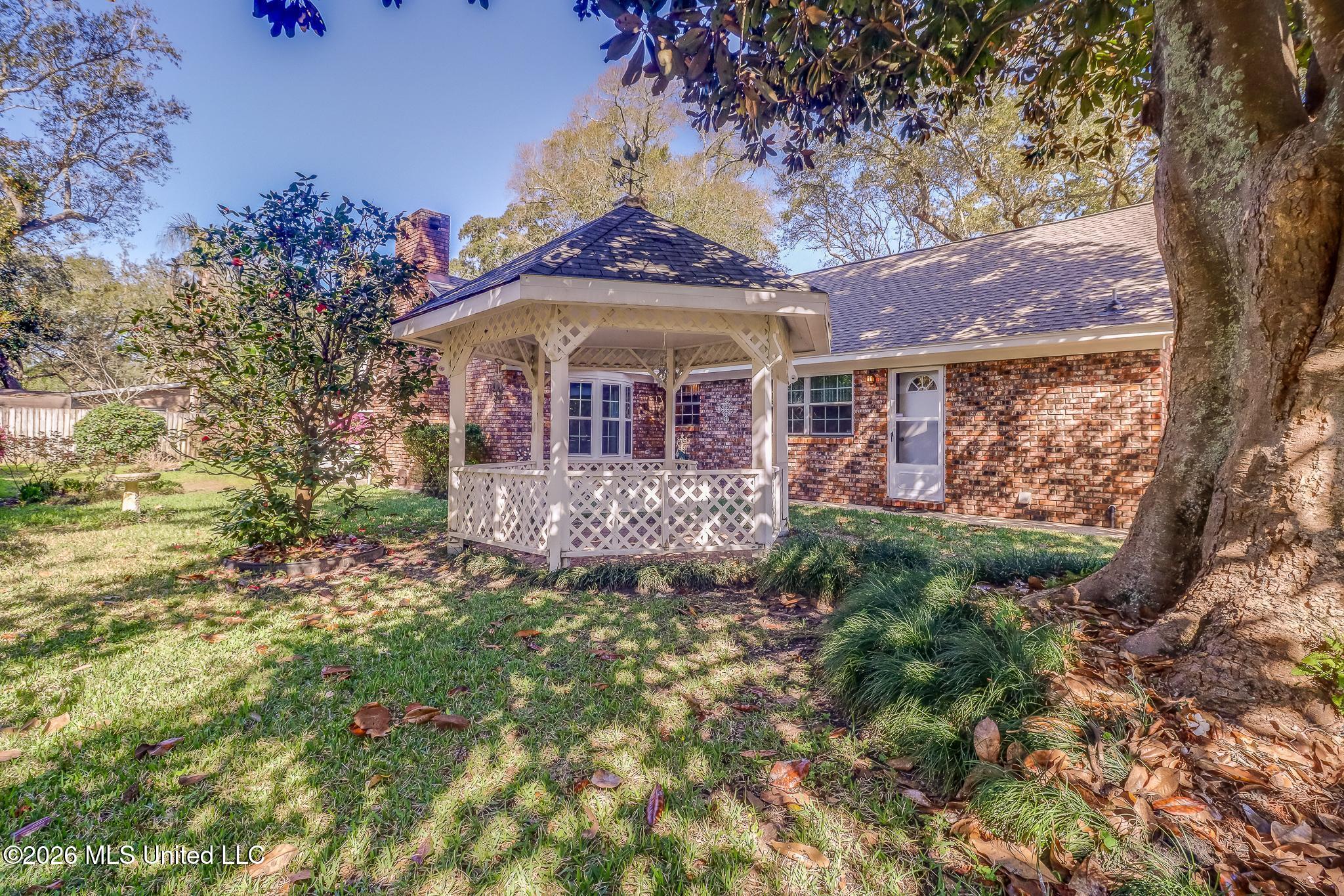 350 Oakridge Circle