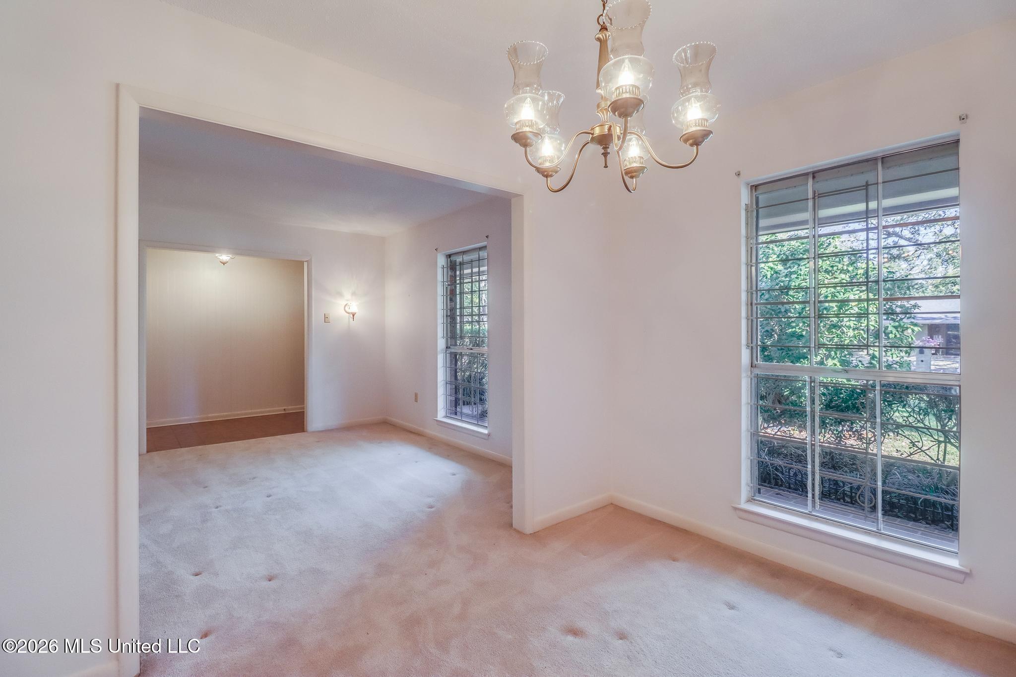 350 Oakridge Circle