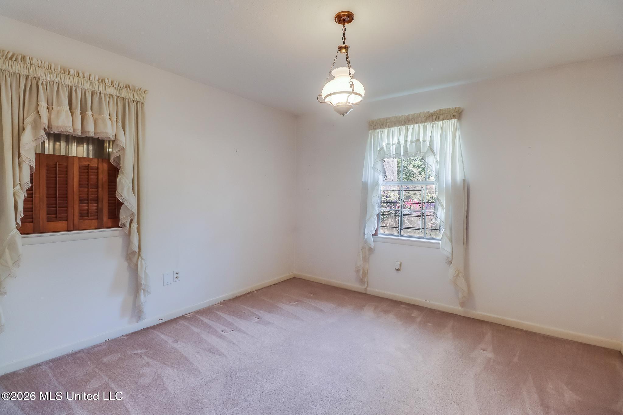 350 Oakridge Circle