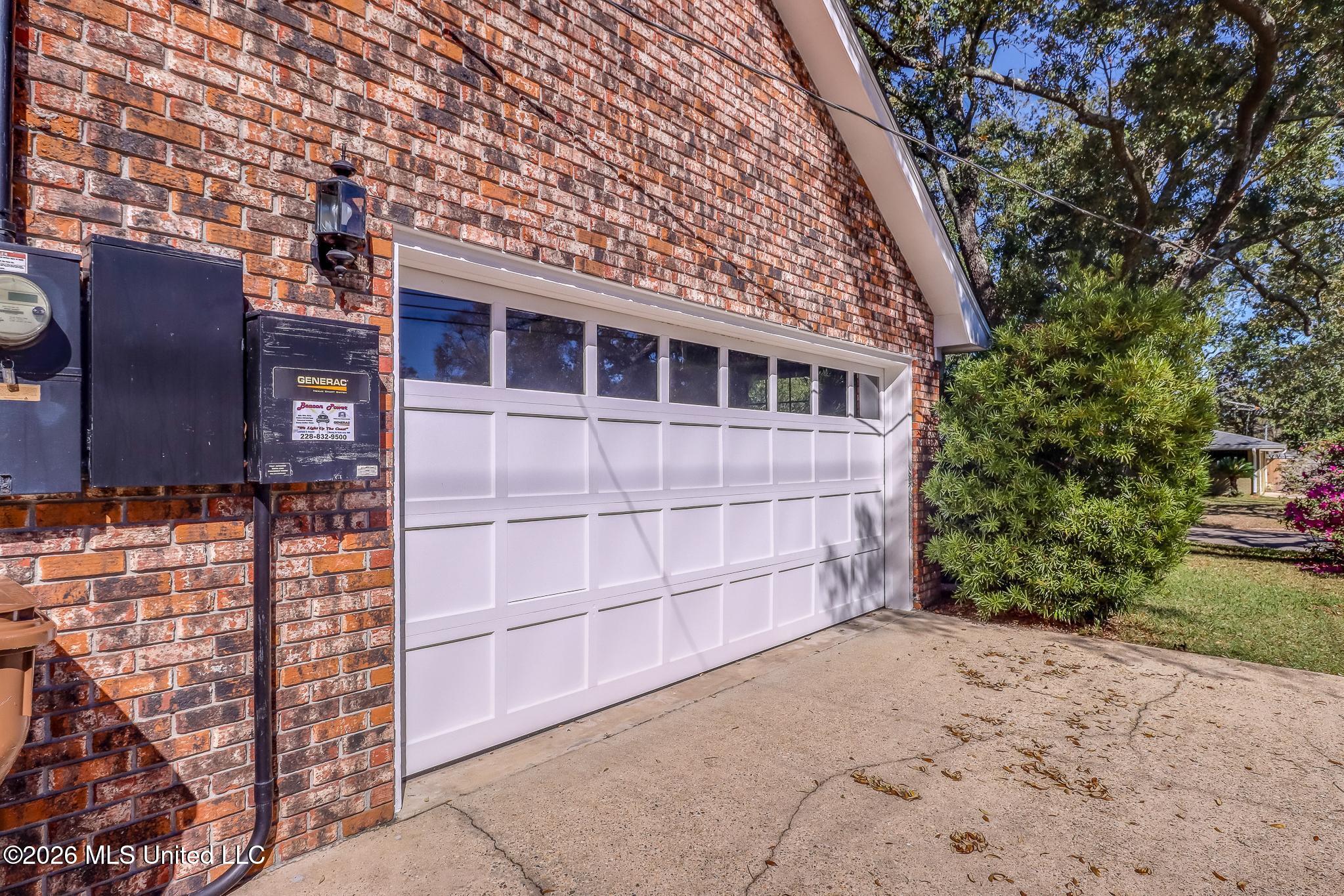 350 Oakridge Circle
