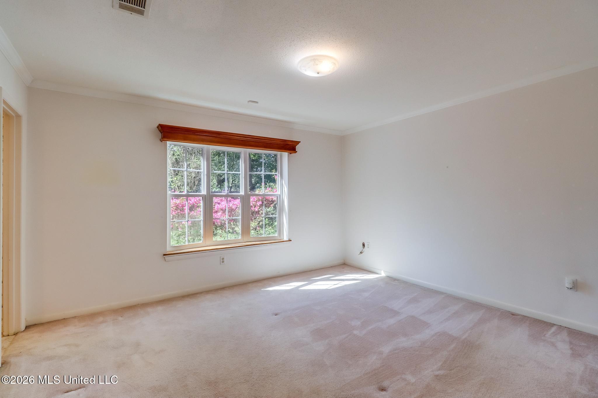 350 Oakridge Circle