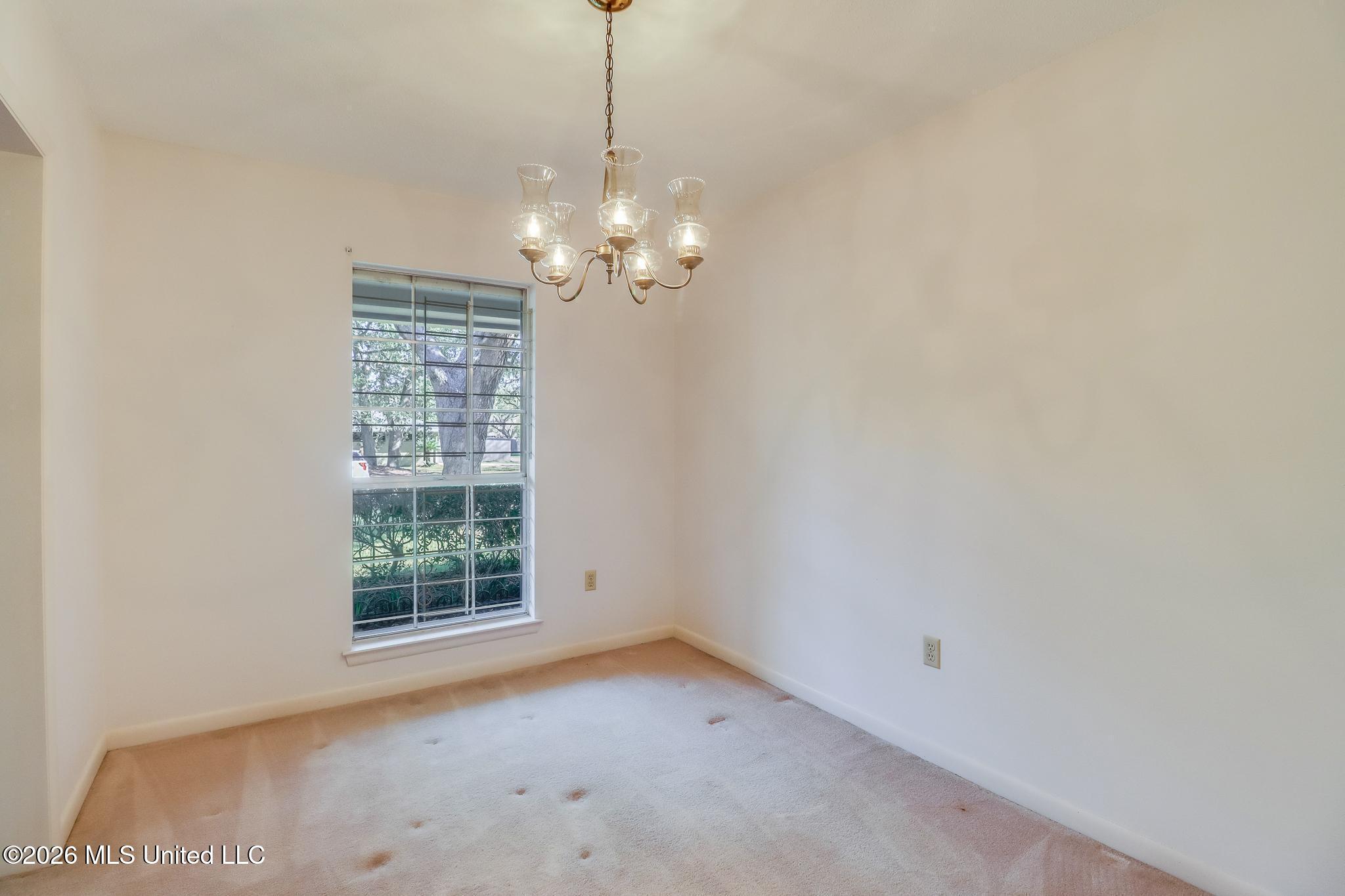 350 Oakridge Circle
