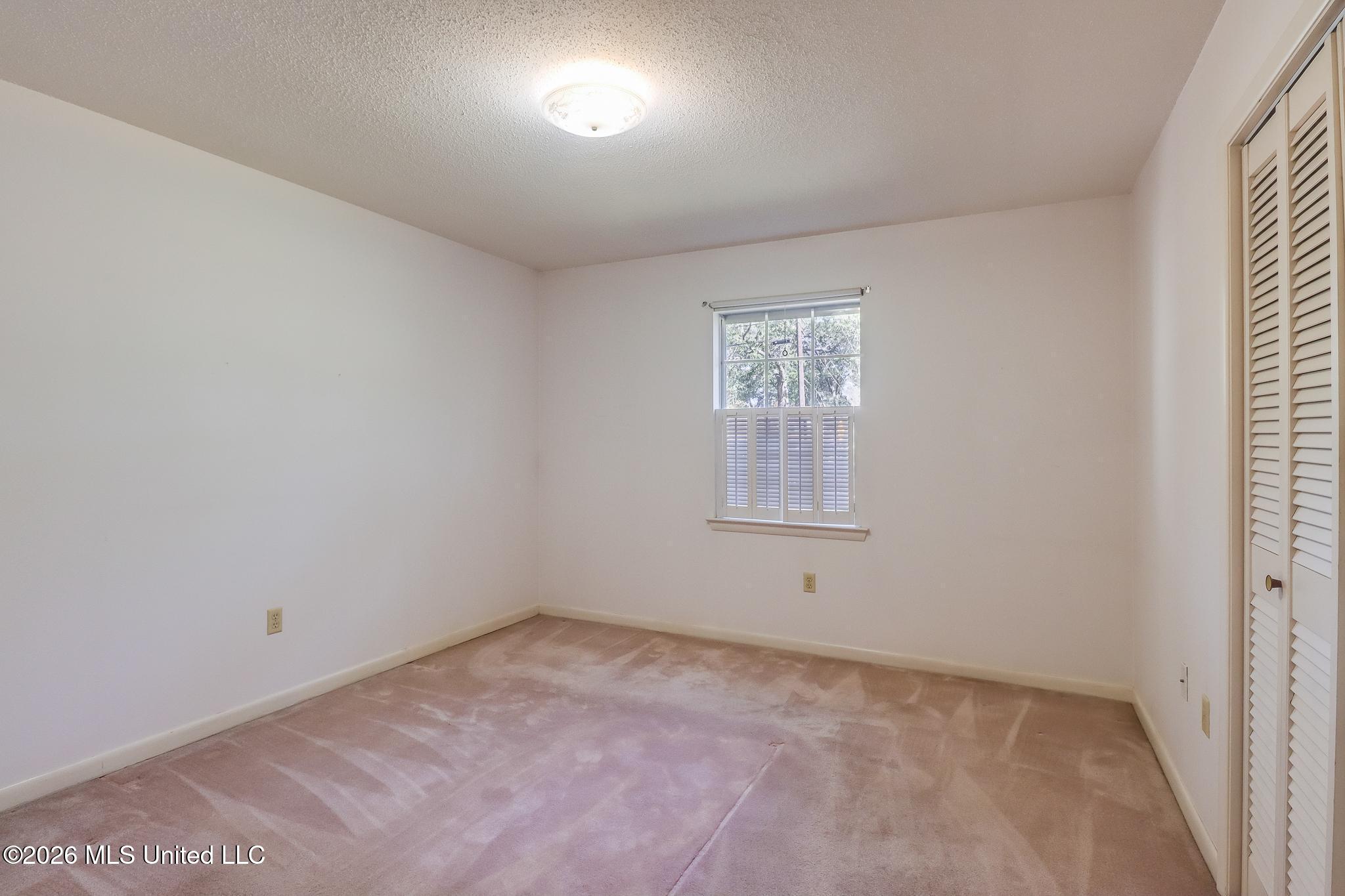 350 Oakridge Circle