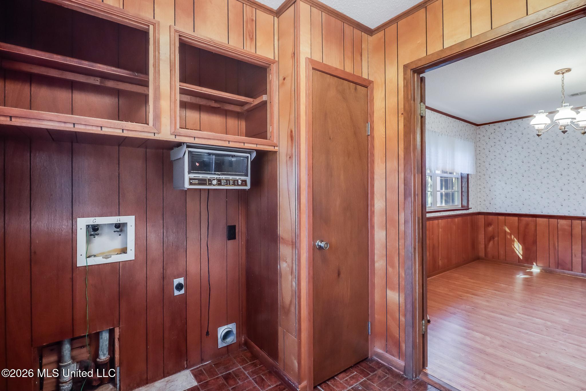 350 Oakridge Circle