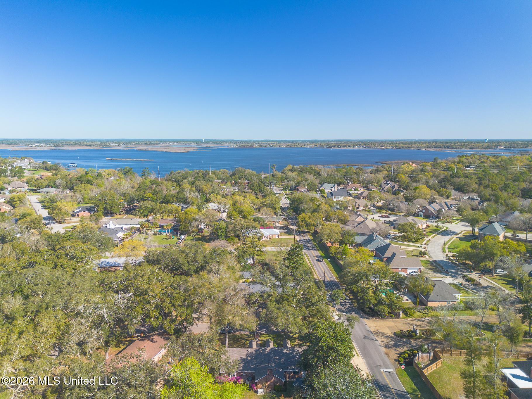 350 Oakridge Circle