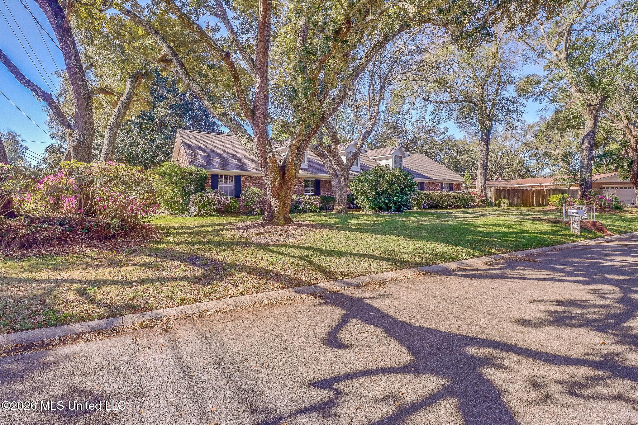 350 Oakridge Circle