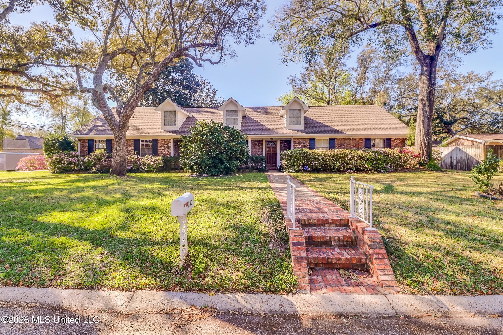350 Oakridge Circle