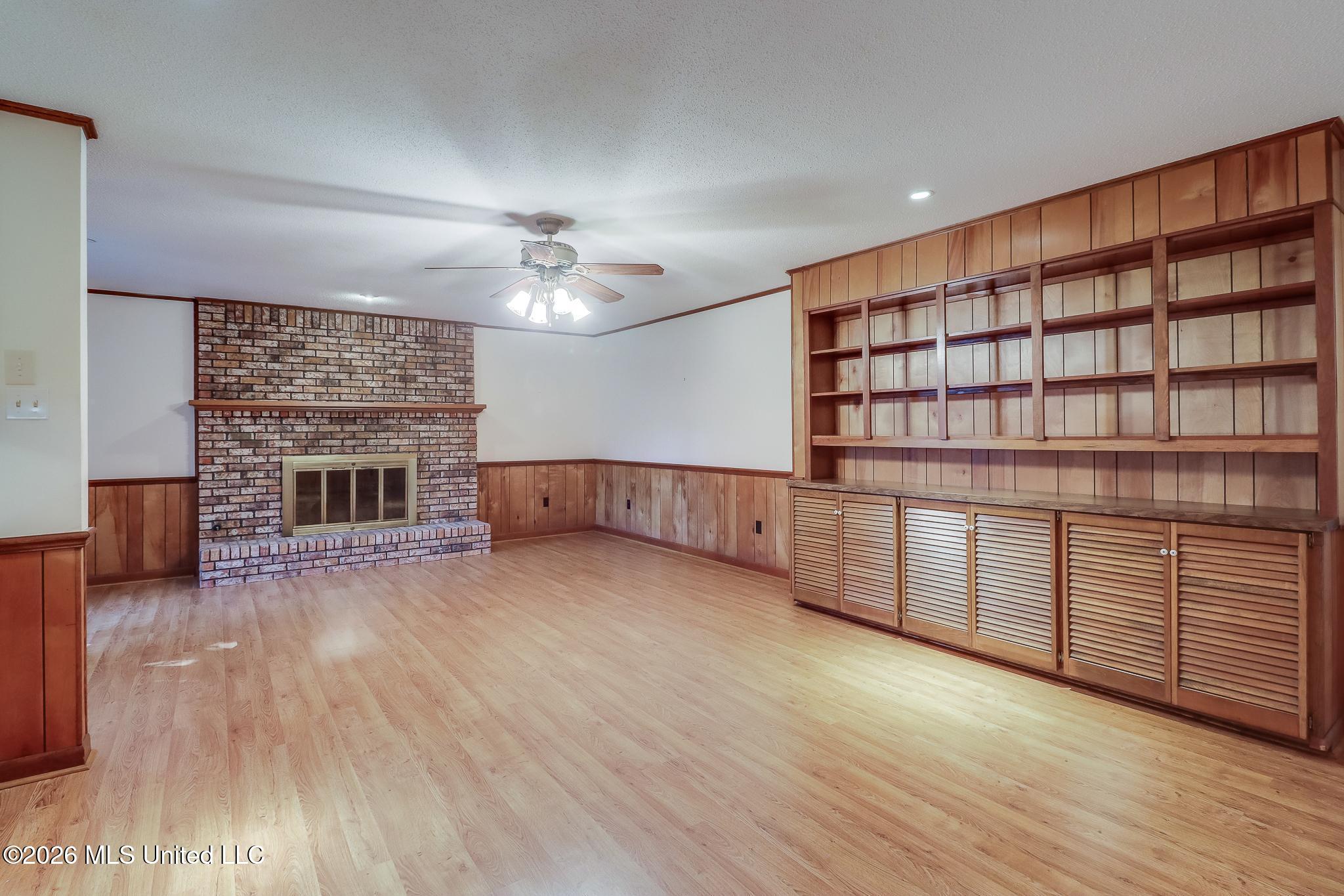 350 Oakridge Circle