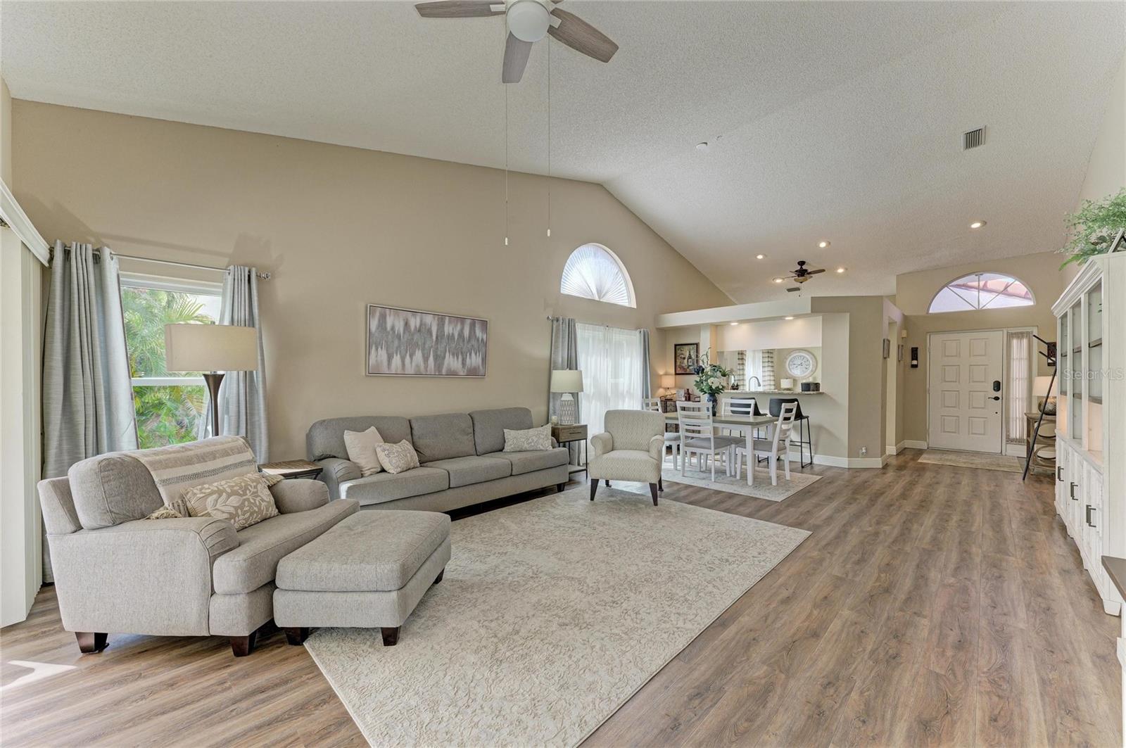 4909 CLUBVIEW CT E