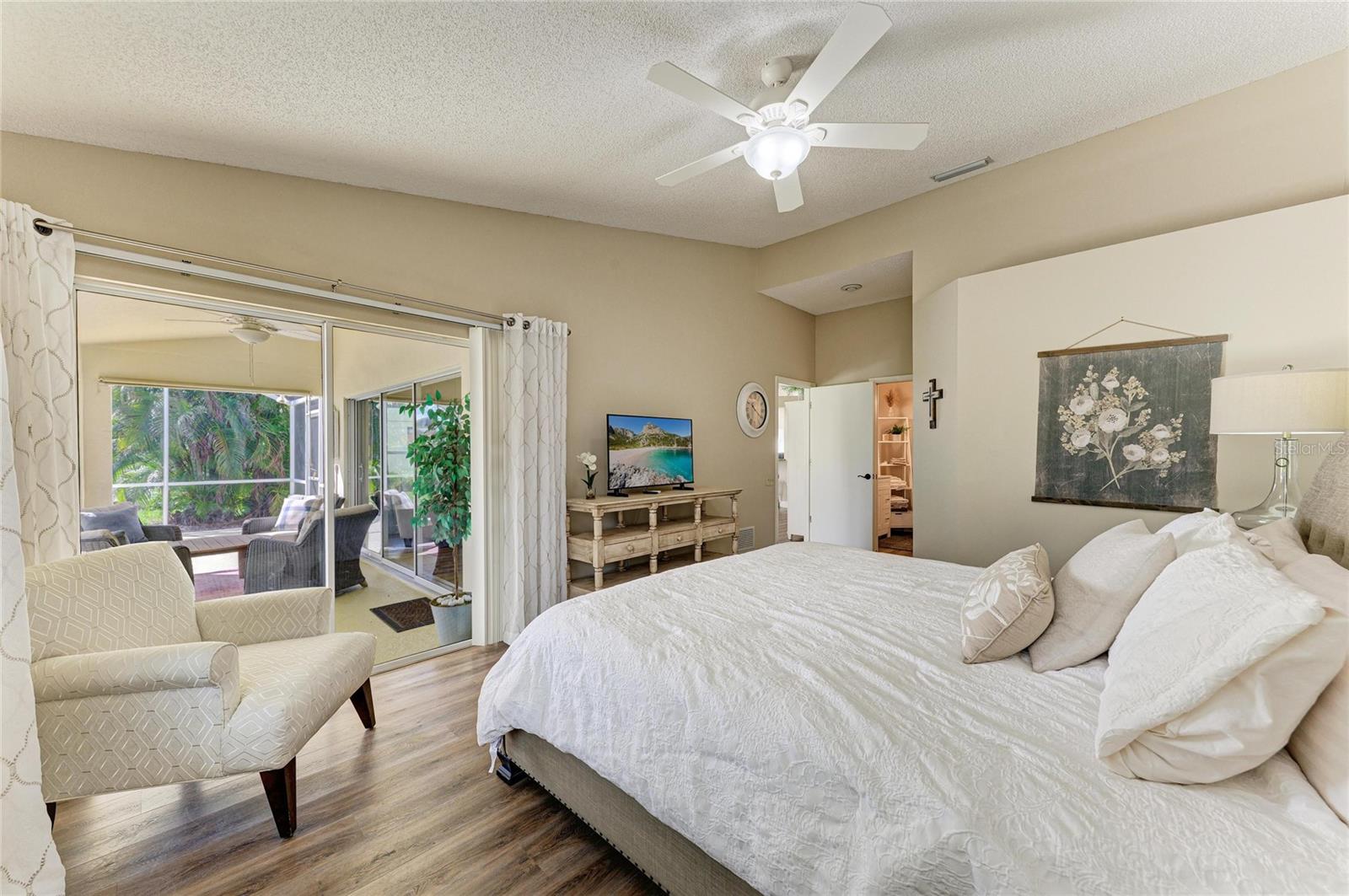 4909 CLUBVIEW CT E